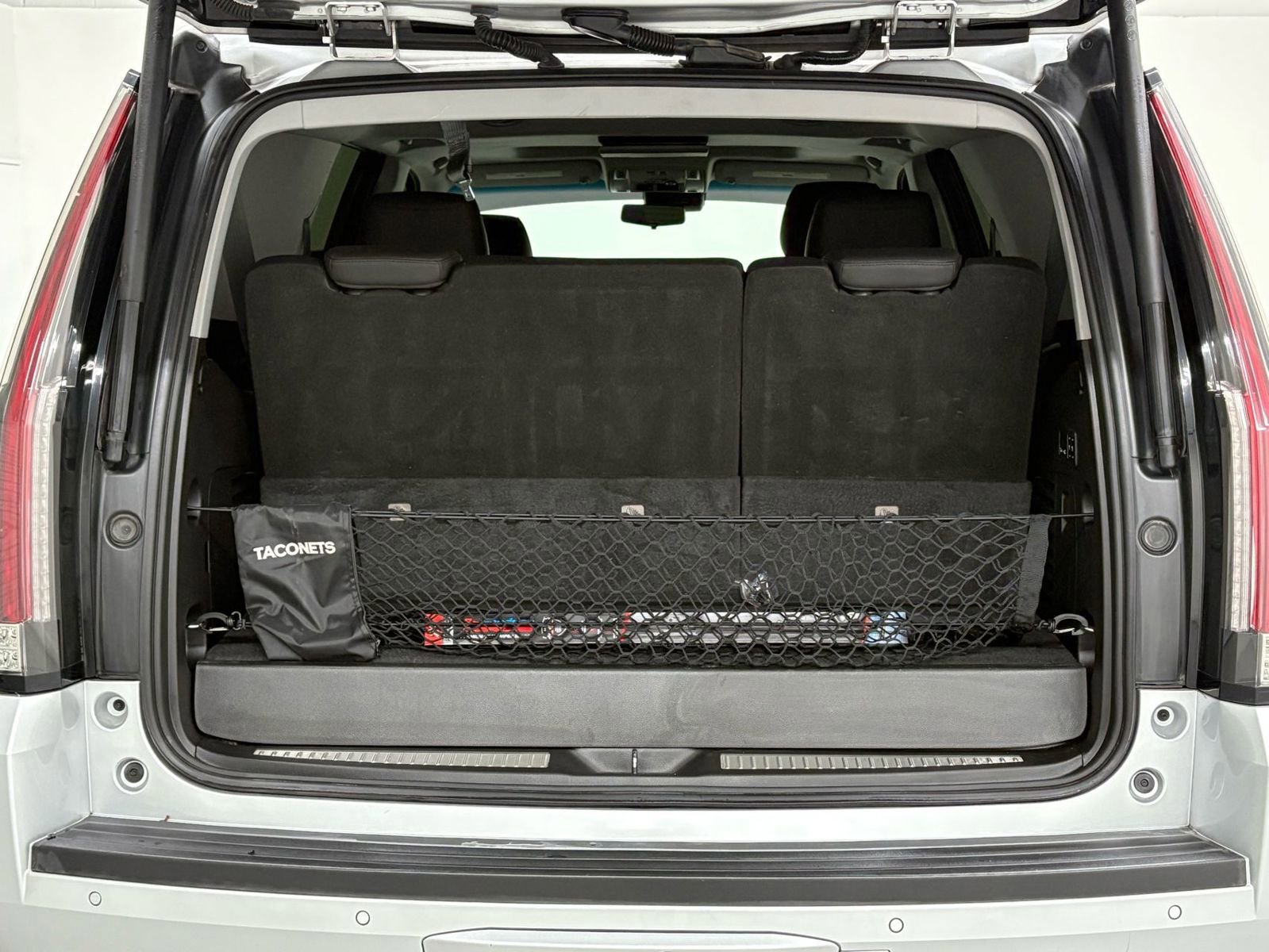 Used 2018 Cadillac Escalade Premium Luxury RWD image 46