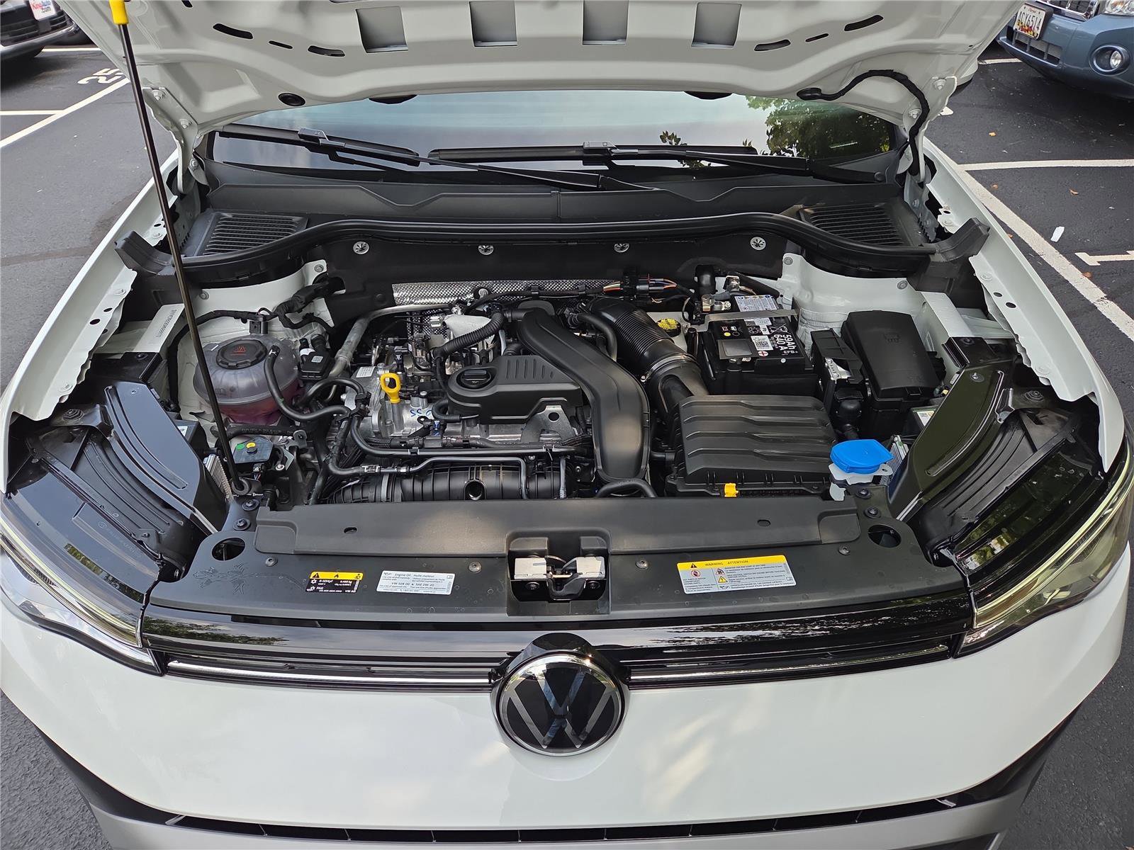 New 2025 Volkswagen Taos SE image 9