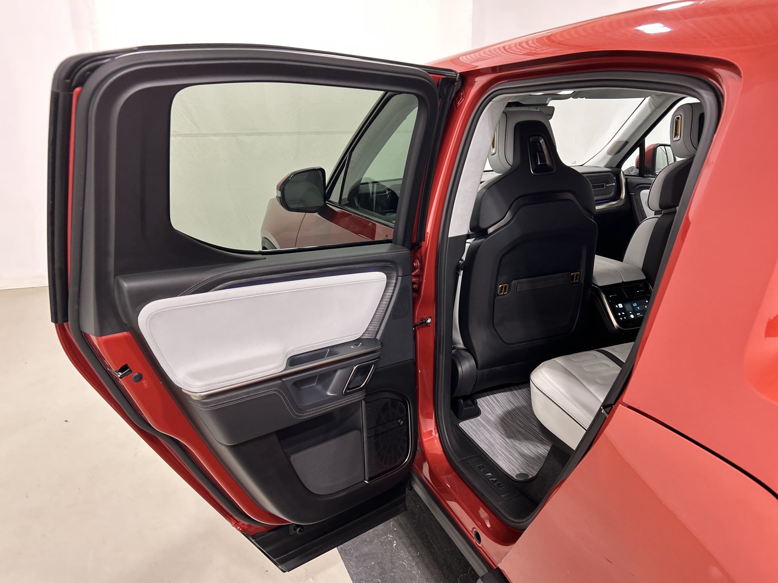 Used 2024 Rivian R1T Adventure Dual AWD/4WD image 17