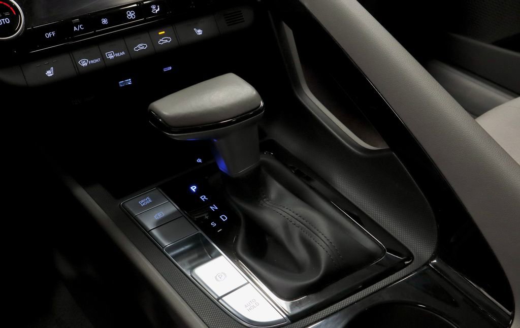 Certified 2025 Hyundai Elantra SEL FWD image 31
