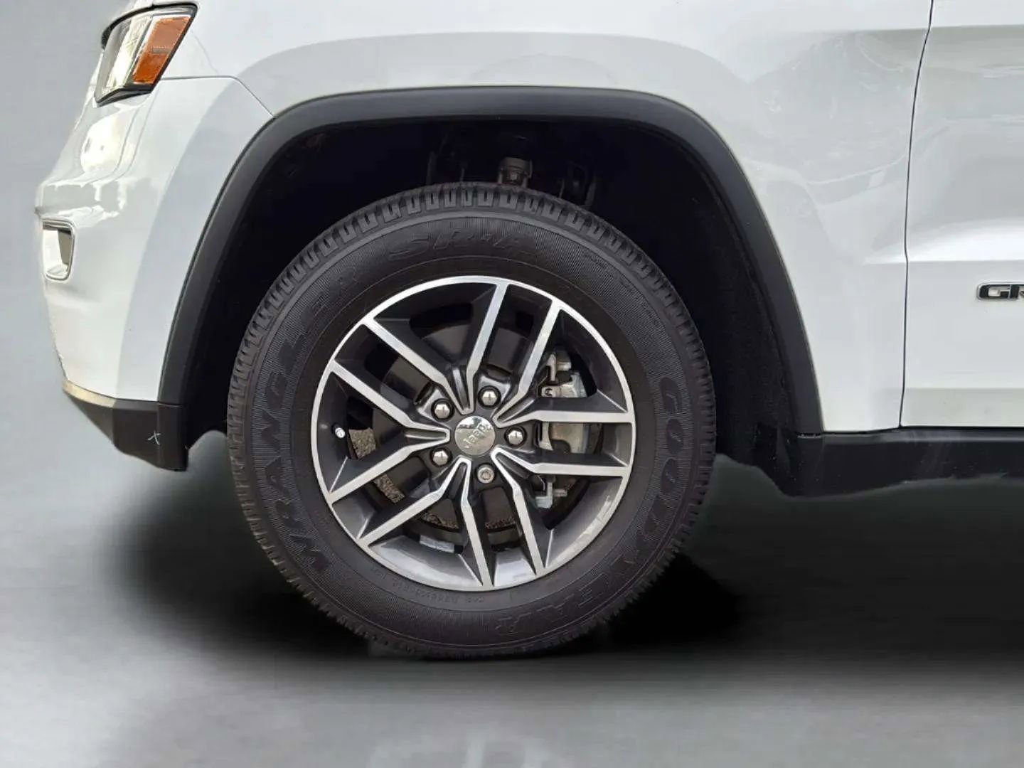 Used 2018 Jeep Grand Cherokee Limited image 30