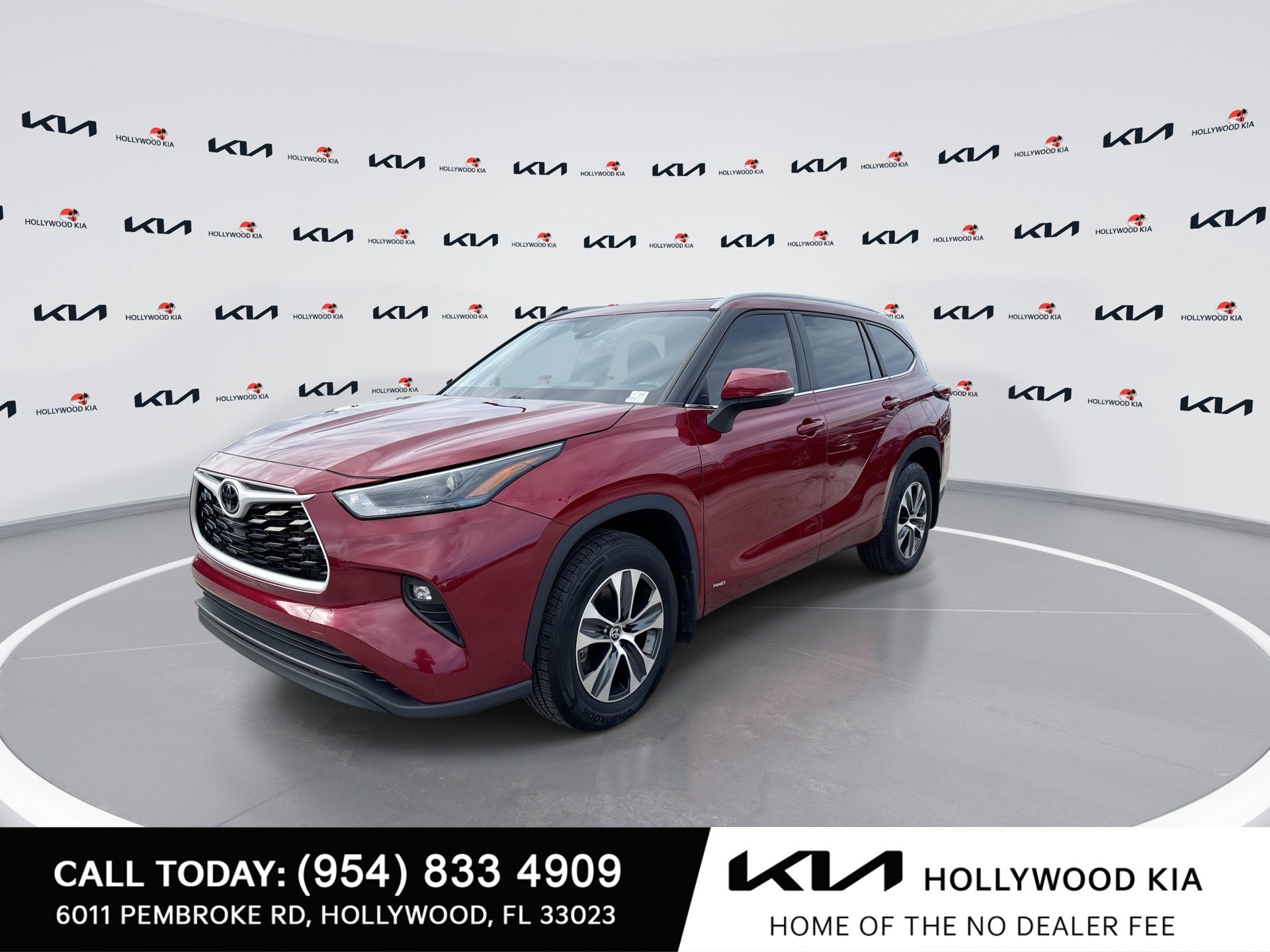 Used 2025 Toyota Highlander XLE AWD/4WD image 4