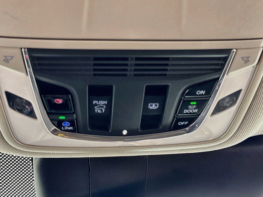 Used 2019 Acura RDX w/ Technology Package AWD/4WD image 15
