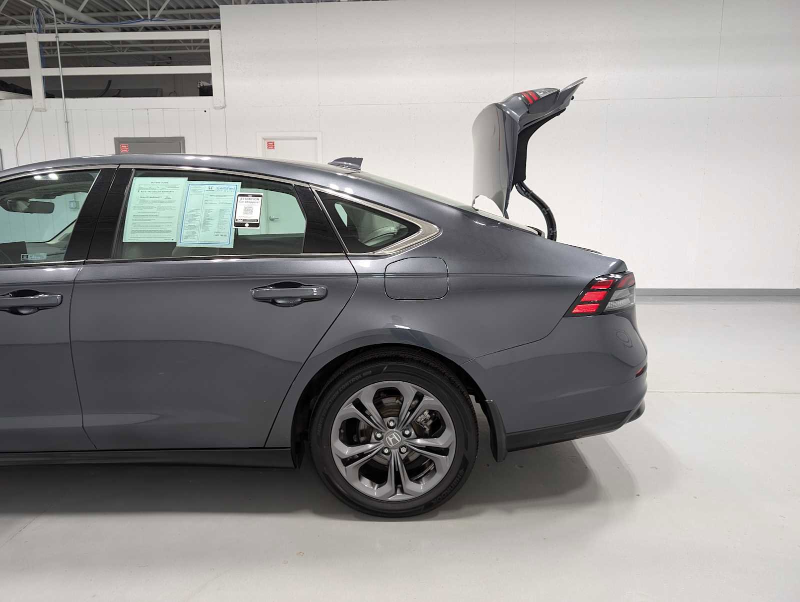 Used 2024 Honda Accord EX-L image 11