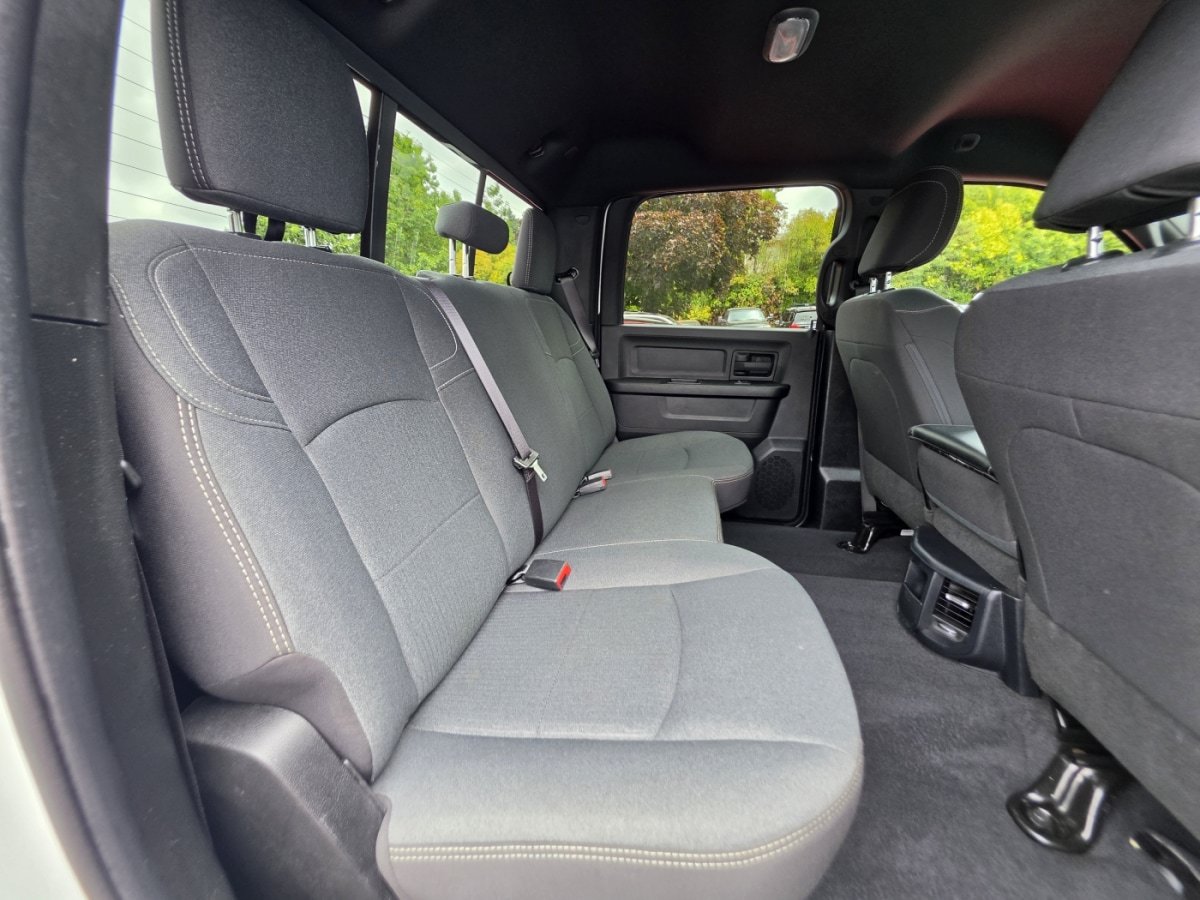 Used 2024 RAM 3500 Tradesman w/ Chrome Appearance Group AWD/4WD image 9
