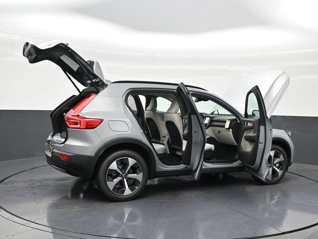 New 2026 Volvo XC40 B5 Plus w/ Protection Package Premier AWD/4WD image 29