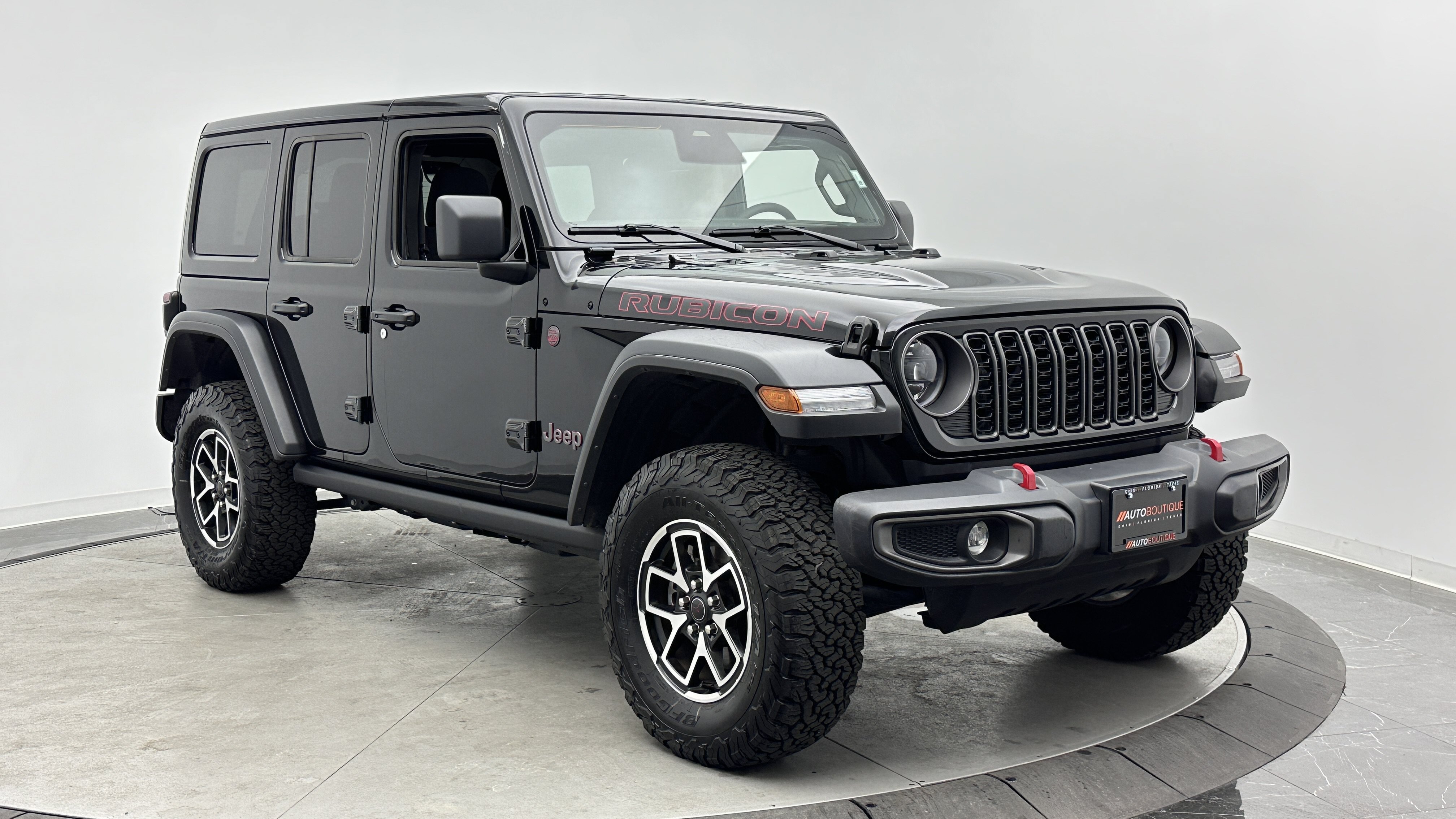 Used 2025 Jeep Wrangler Unlimited Rubicon AWD/4WD image 3