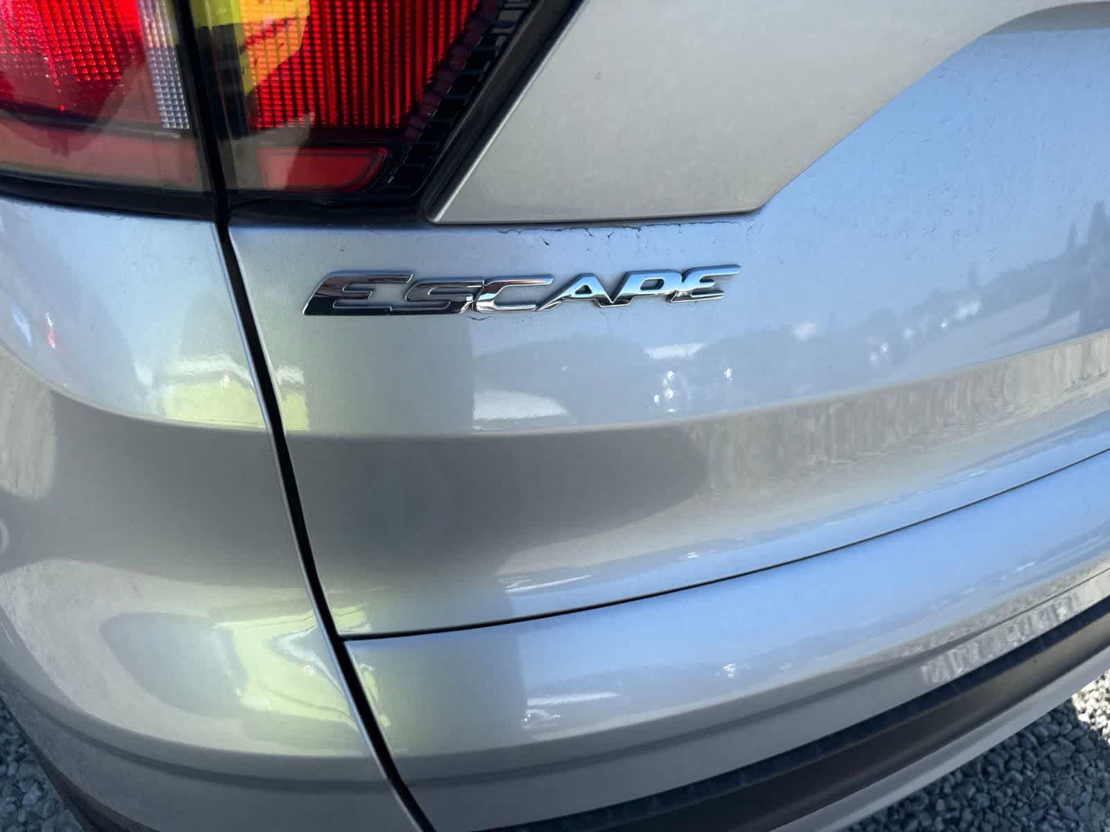 Used 2018 Ford Escape SE FWD image 11