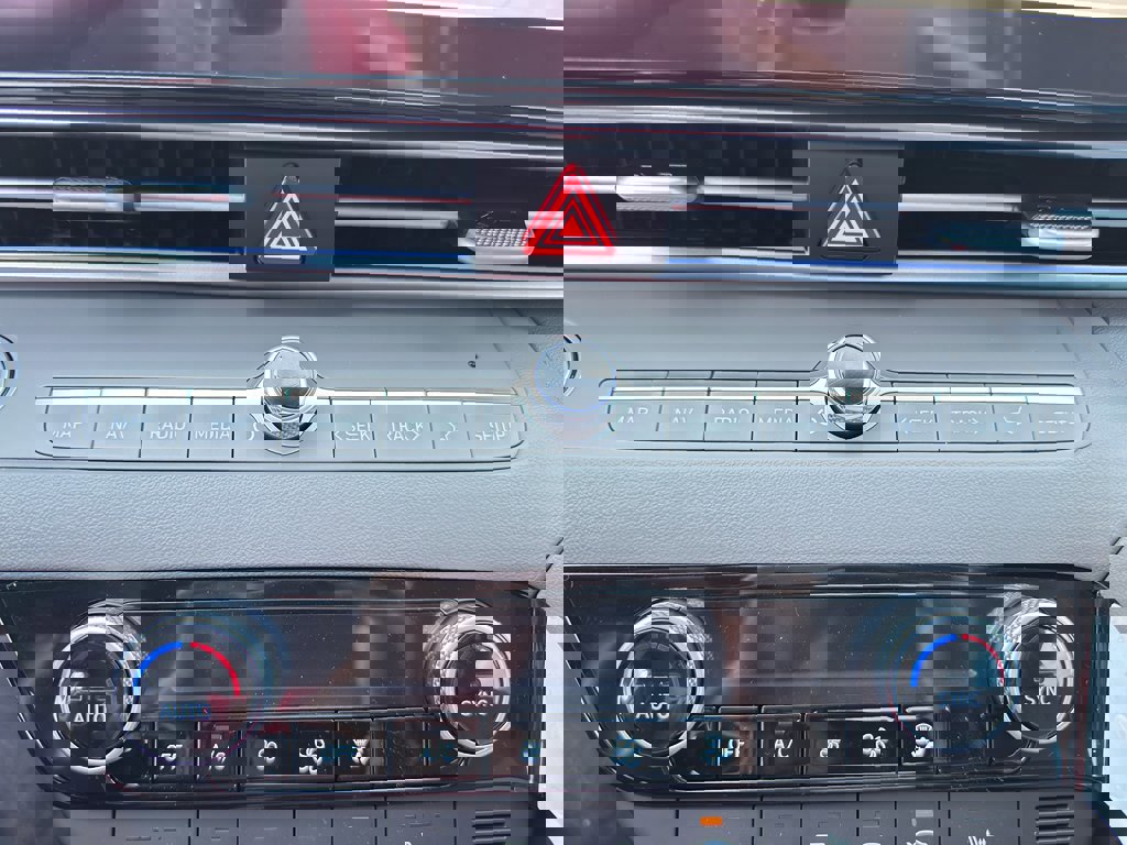 New 2025 Hyundai Elantra SEL image 21