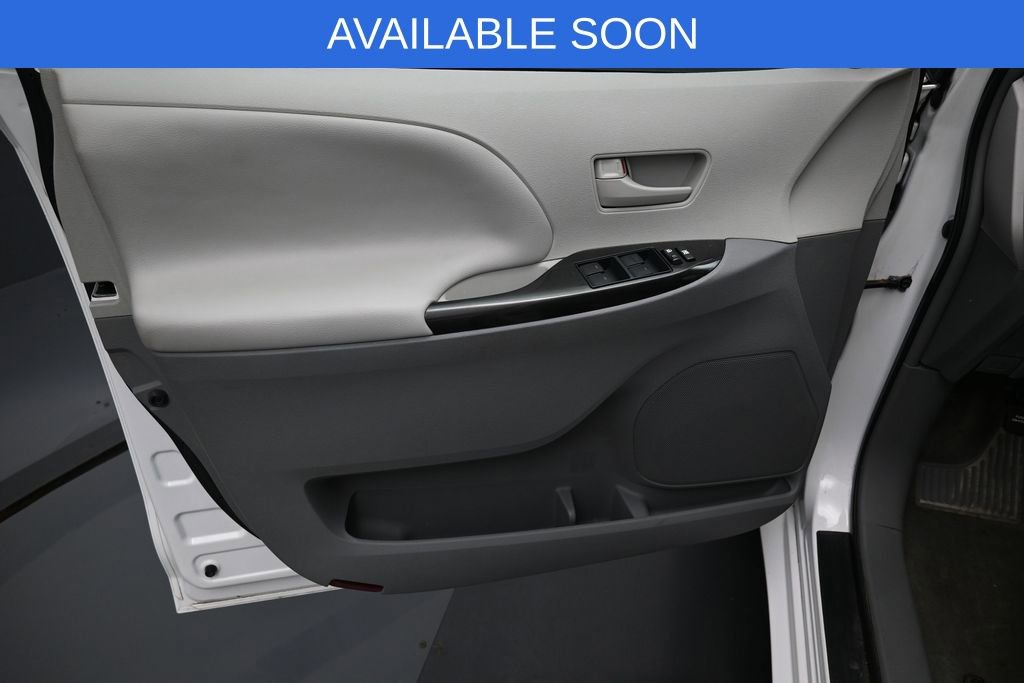 Used 2014 Toyota Sienna LE FWD image 11