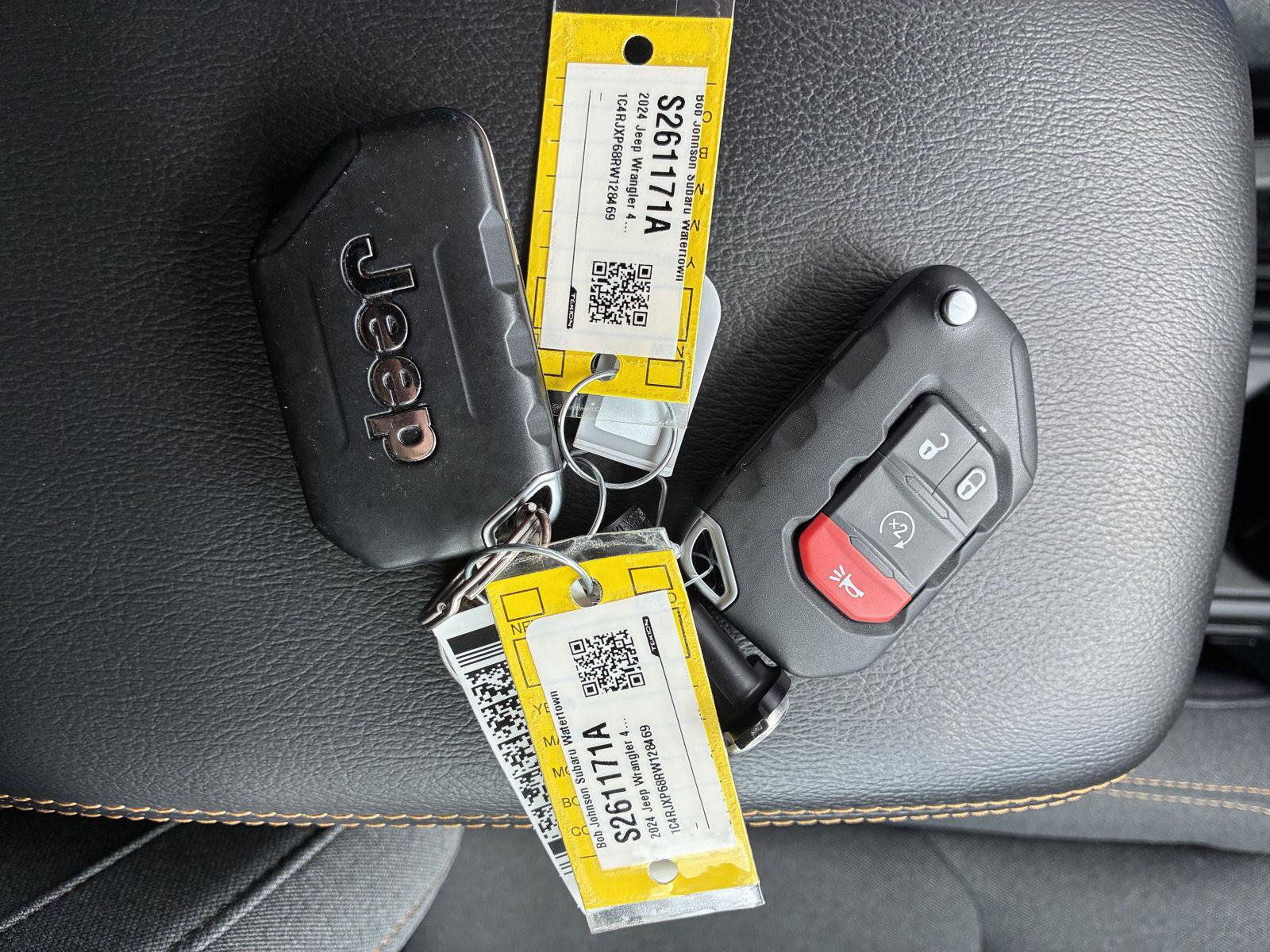Used 2024 Jeep Wrangler Unlimited Sahara AWD/4WD image 29
