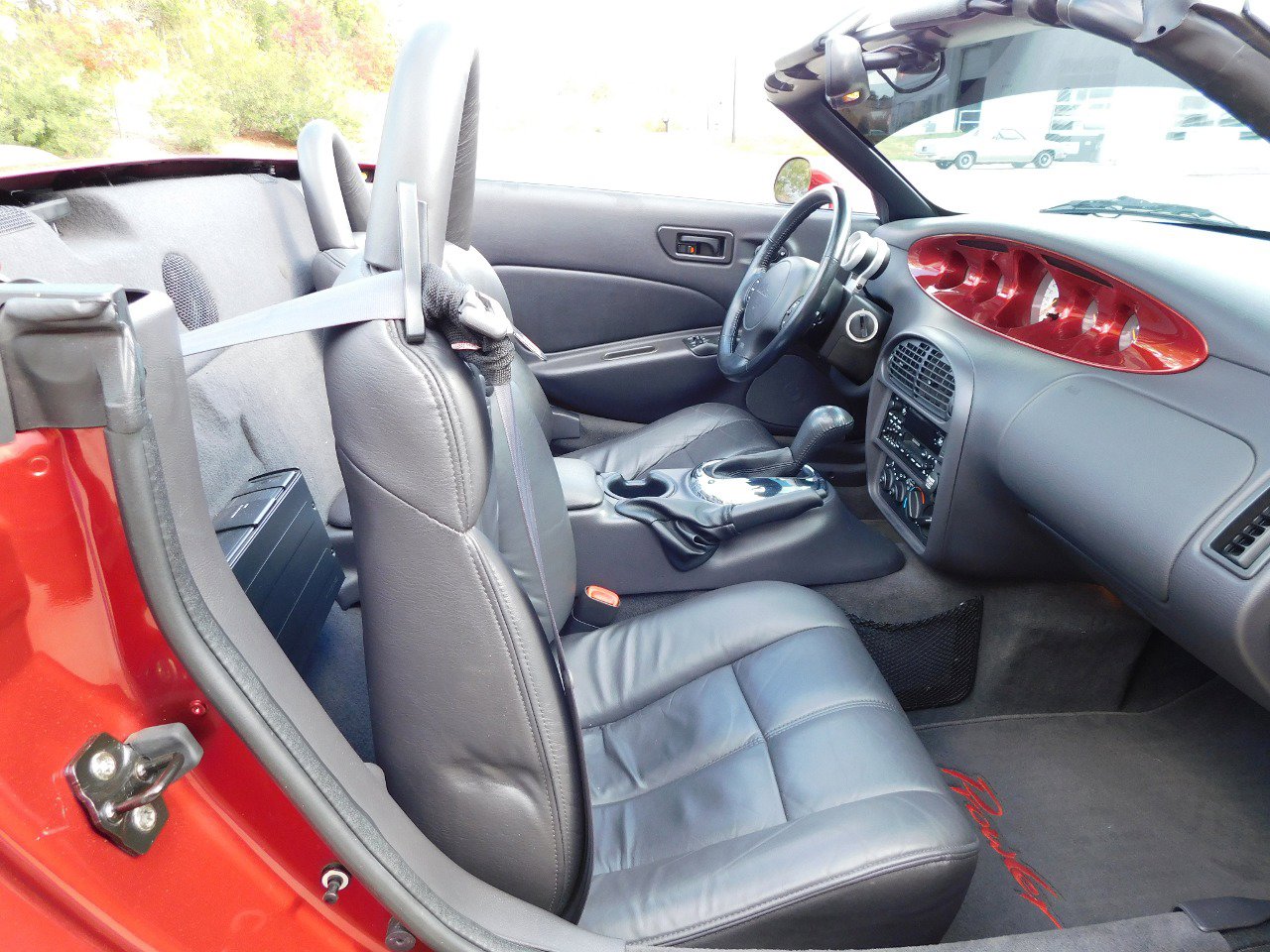 Used 2002 Chrysler Prowler image 25