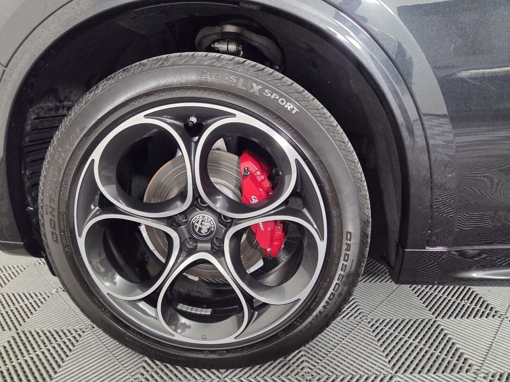 Used 2024 Alfa Romeo Stelvio Veloce image 9