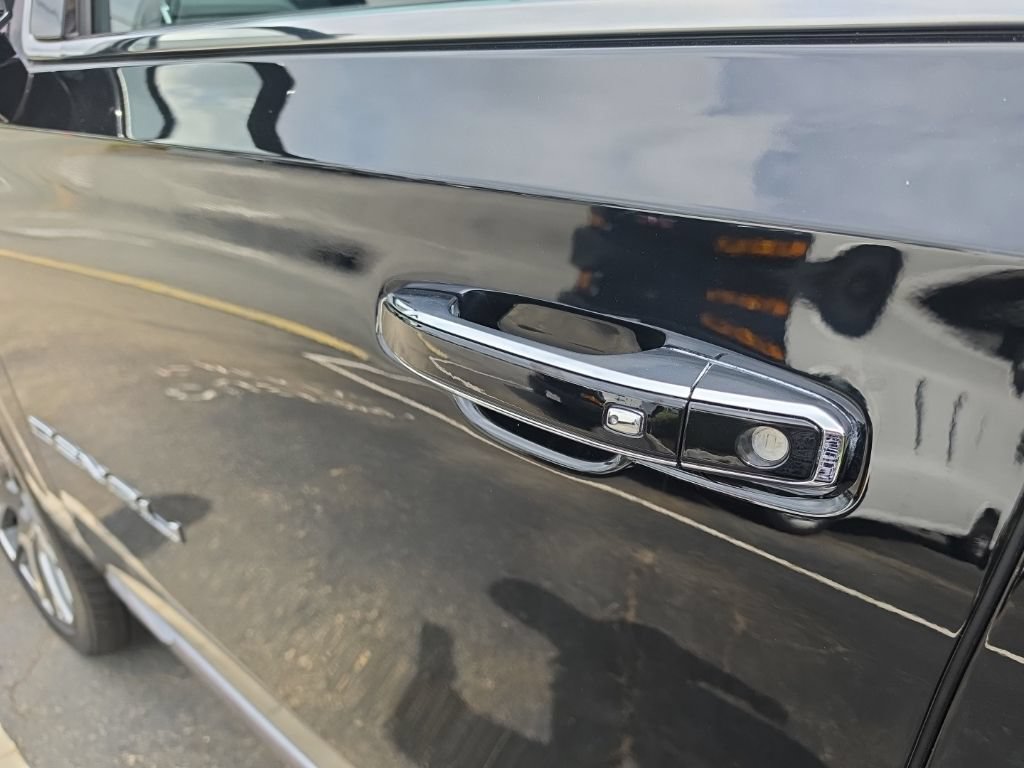 New 2026 GMC Yukon Denali Ultimate AWD/4WD image 9