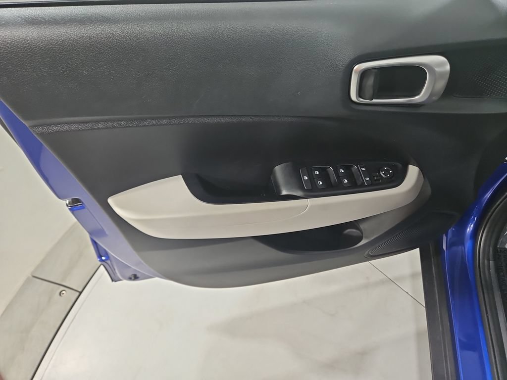 Certified 2025 Hyundai Venue SEL FWD image 12