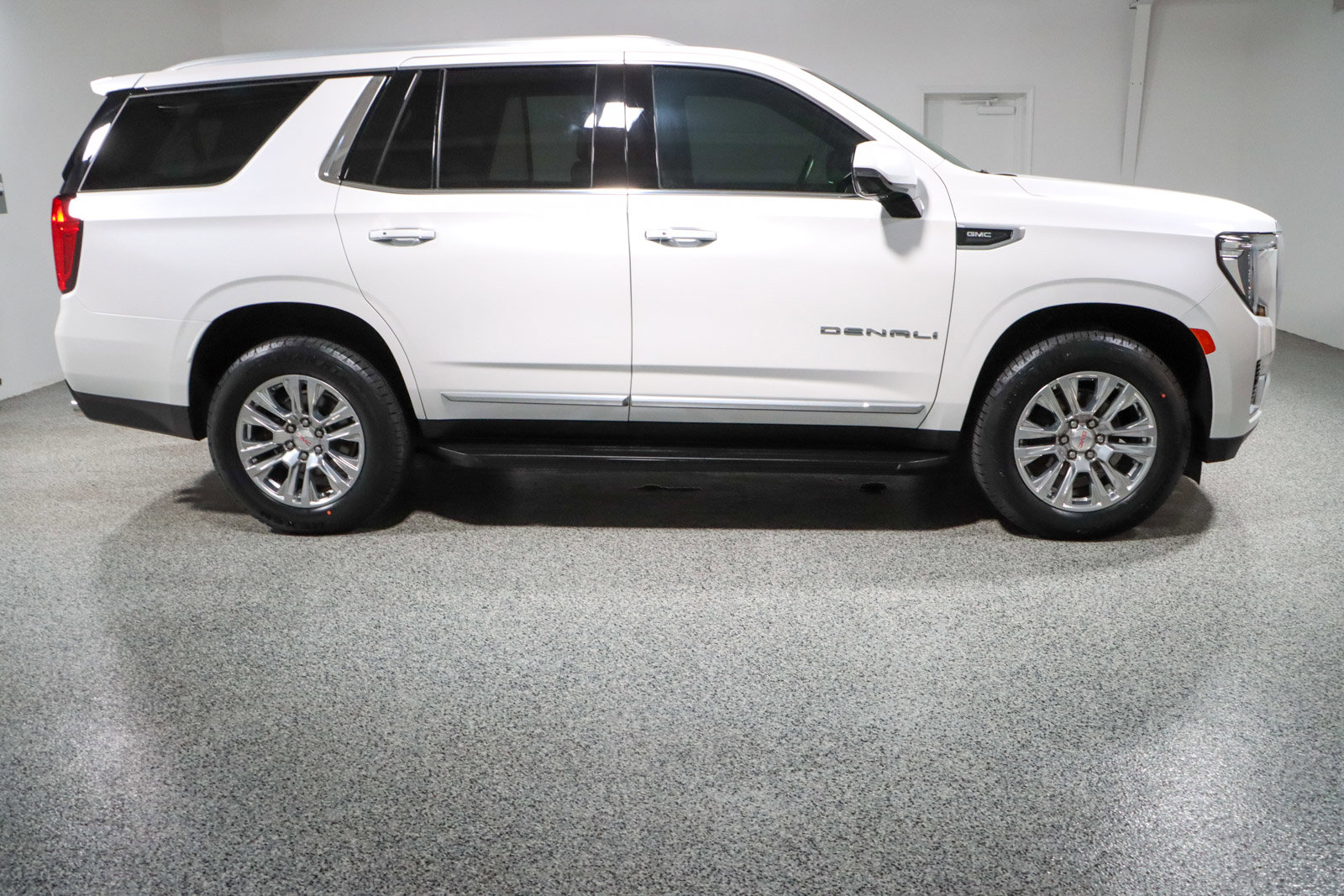 Used 2023 GMC Yukon Denali AWD/4WD image 6