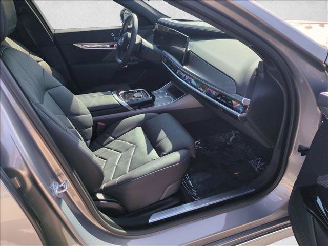Used 2025 BMW i7 xDrive60 RWD image 23
