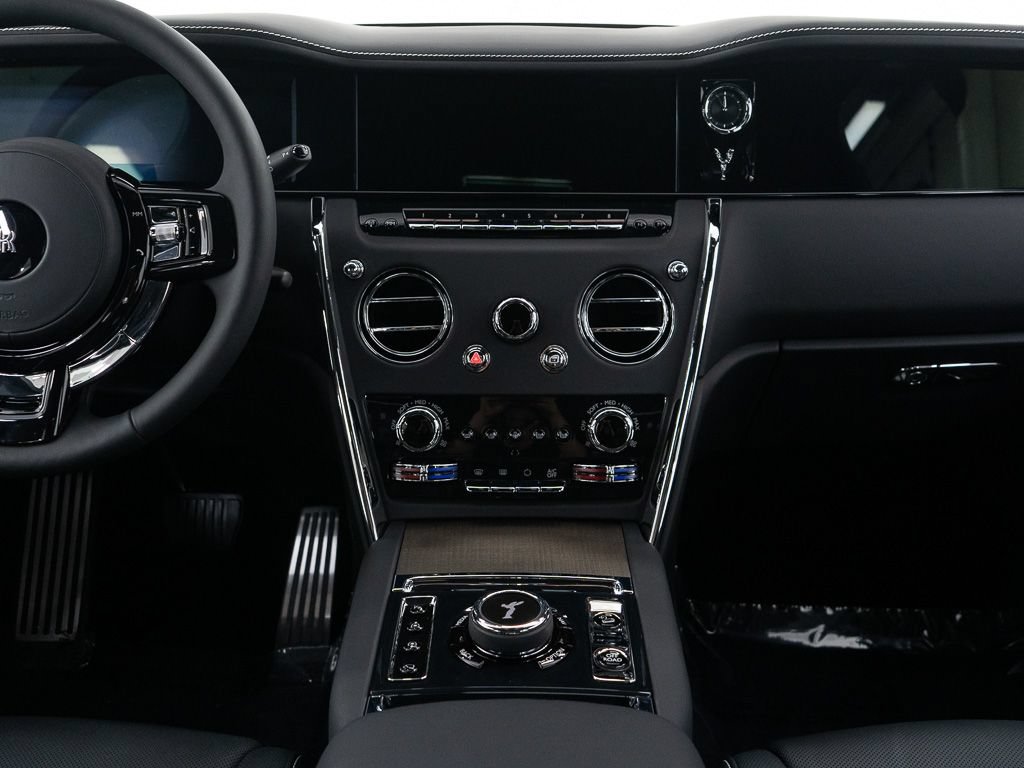 Used 2026 Rolls-Royce Cullinan AWD/4WD image 36
