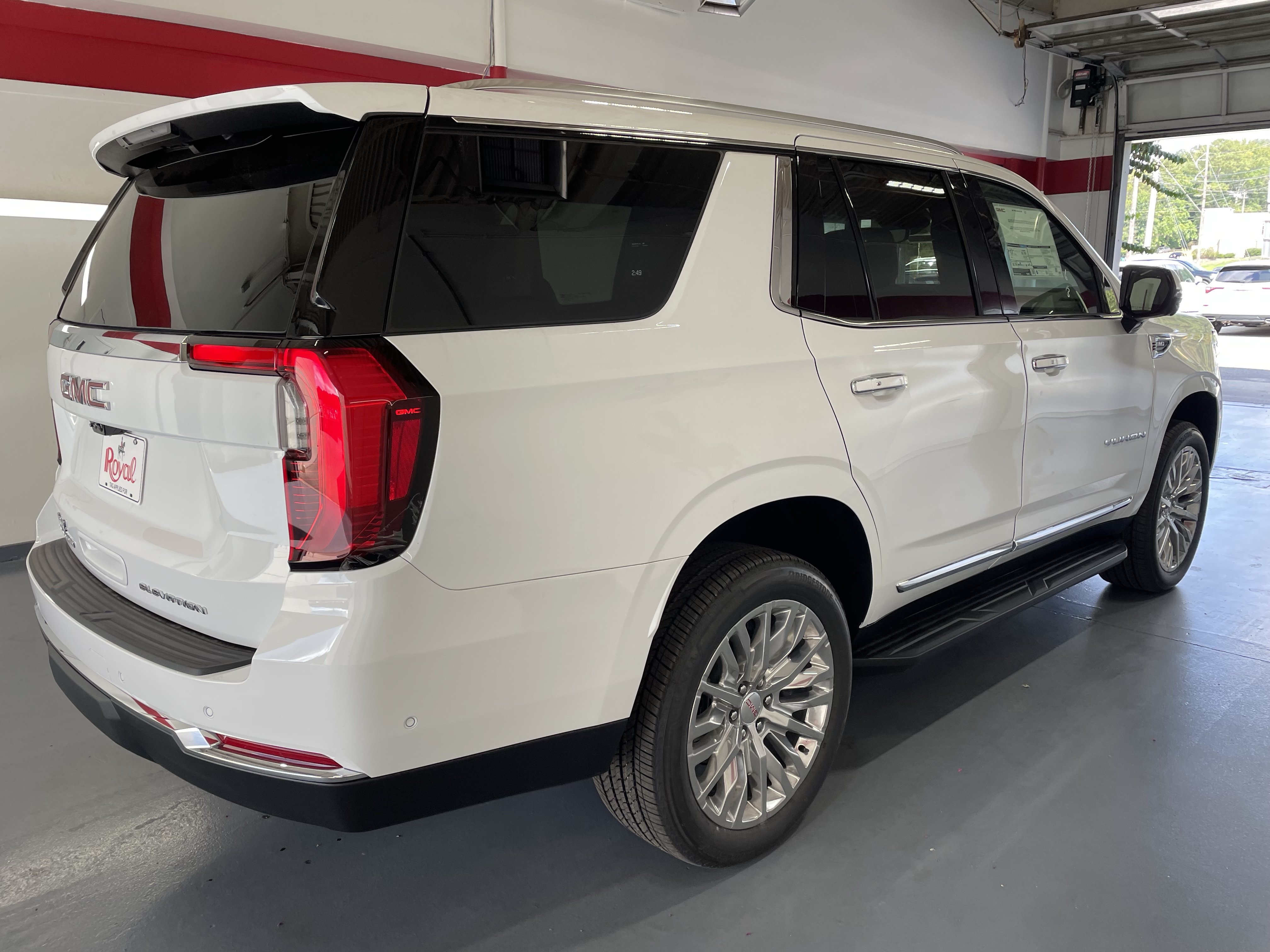 New 2027 GMC Yukon Elevation w/ Elevation Premium Package RWD image 4