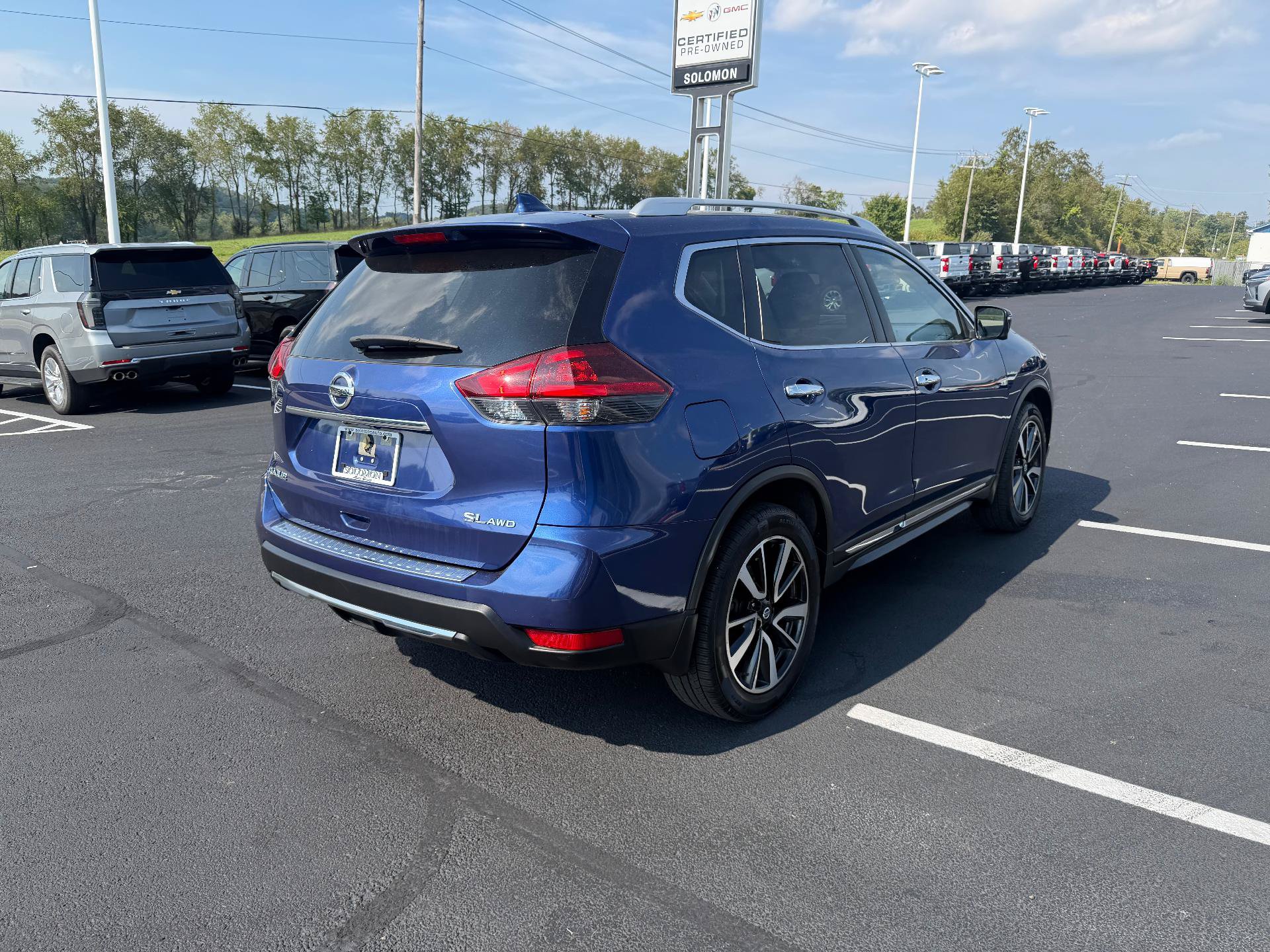 Used 2018 Nissan Rogue SL w/ Premium Package AWD/4WD image 6
