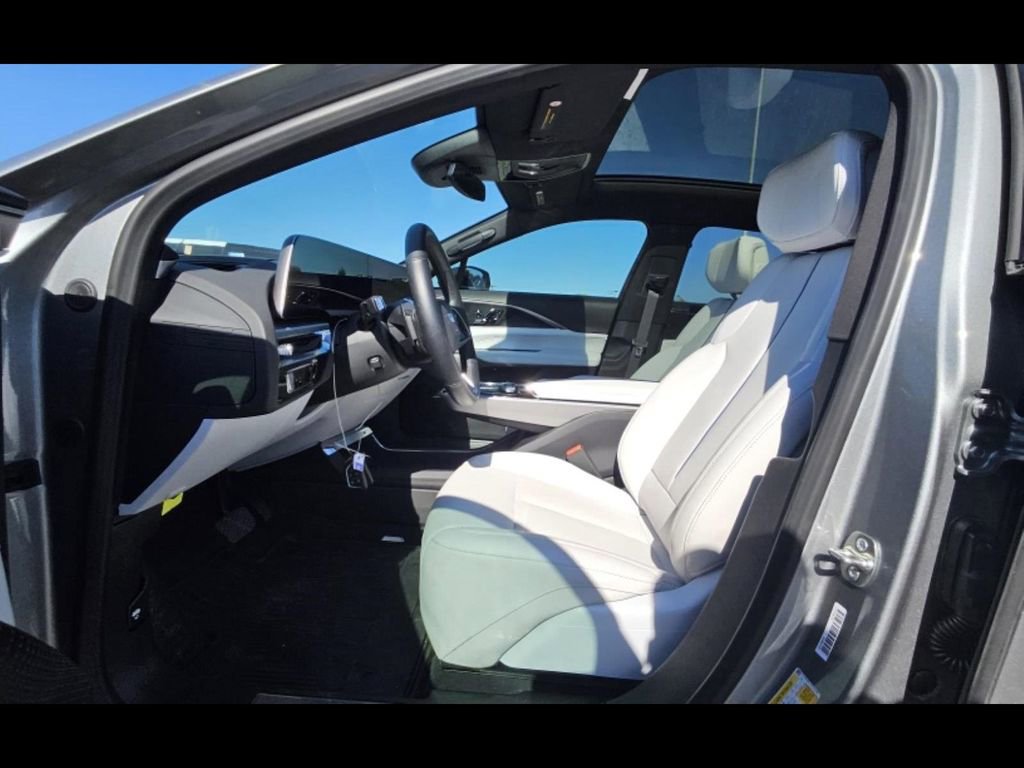 Used 2025 Cadillac Lyriq Sport AWD/4WD image 3