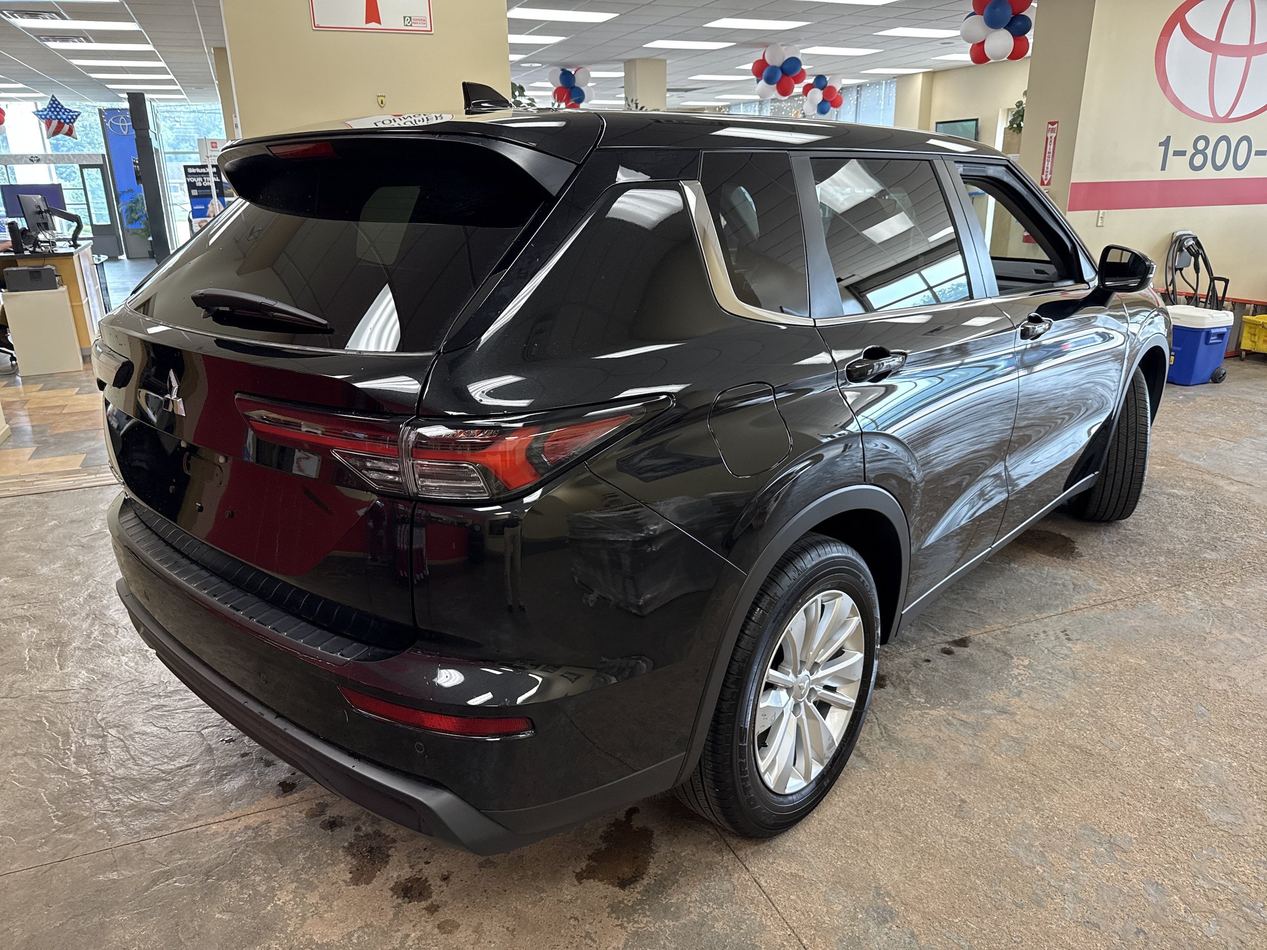 Used 2026 Mitsubishi Outlander ES FWD image 11
