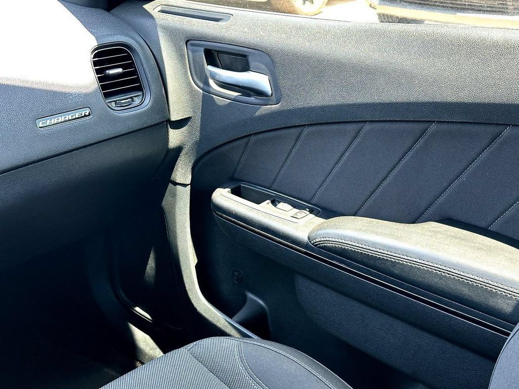 Used 2019 Dodge Charger SXT w/ Plus Group RWD image 29