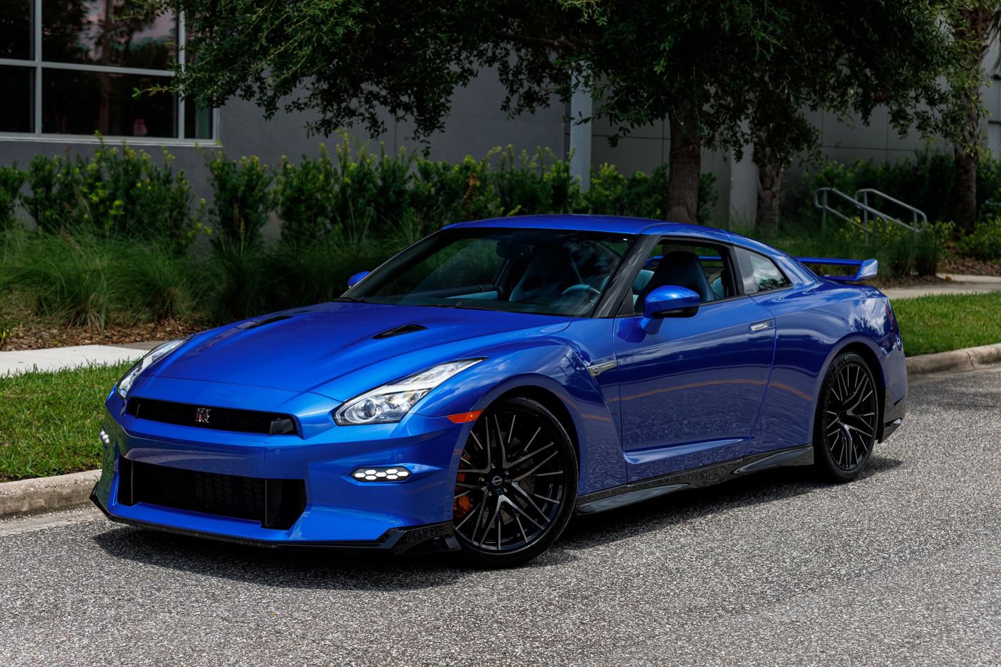 Used 2024 Nissan GT-R AWD/4WD image 32