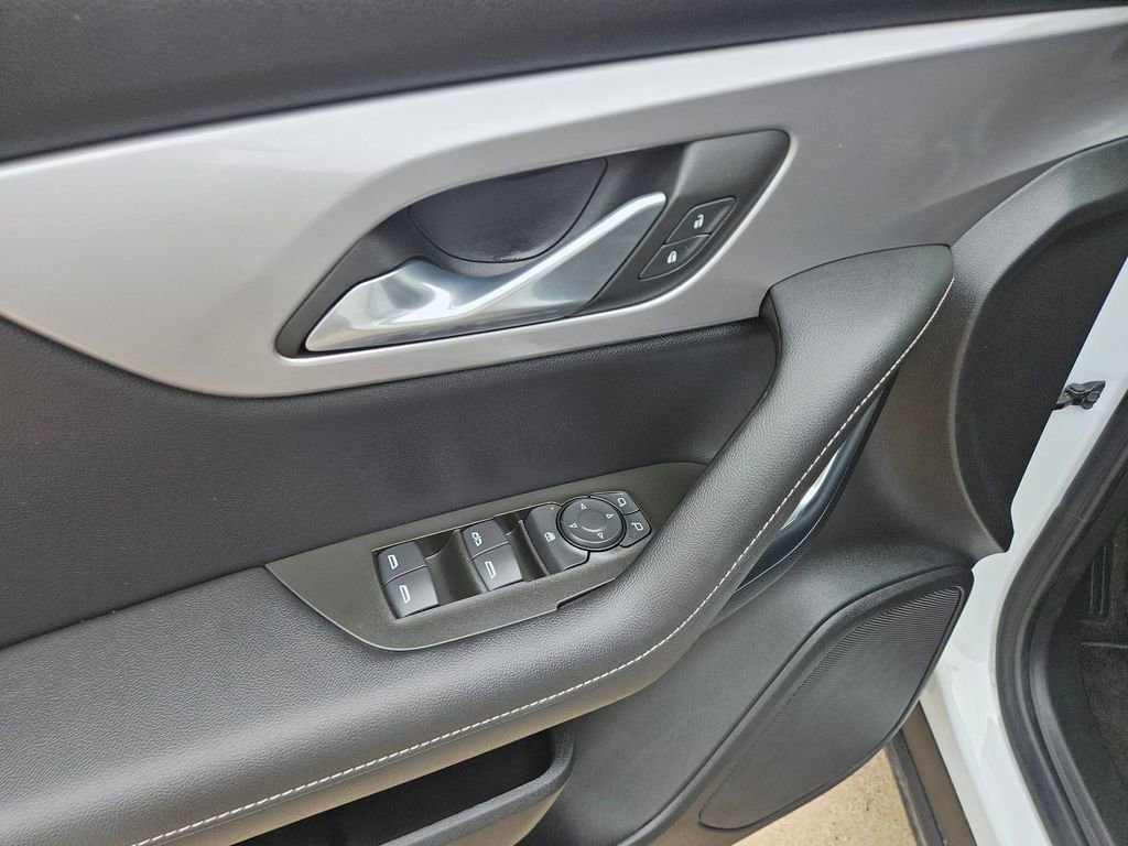 Used 2025 Chevrolet Blazer LT FWD image 15