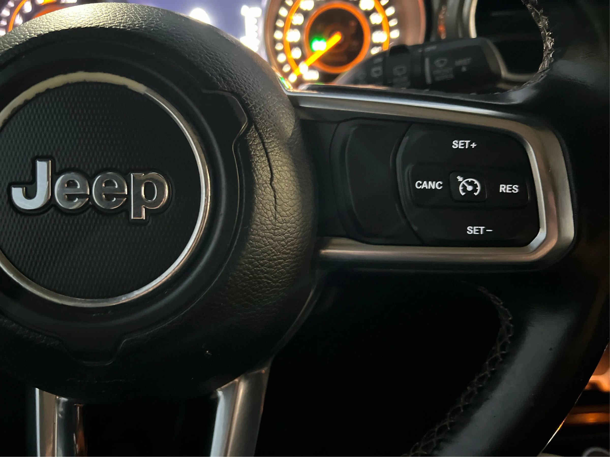 Used 2020 Jeep Wrangler Unlimited Sahara image 32