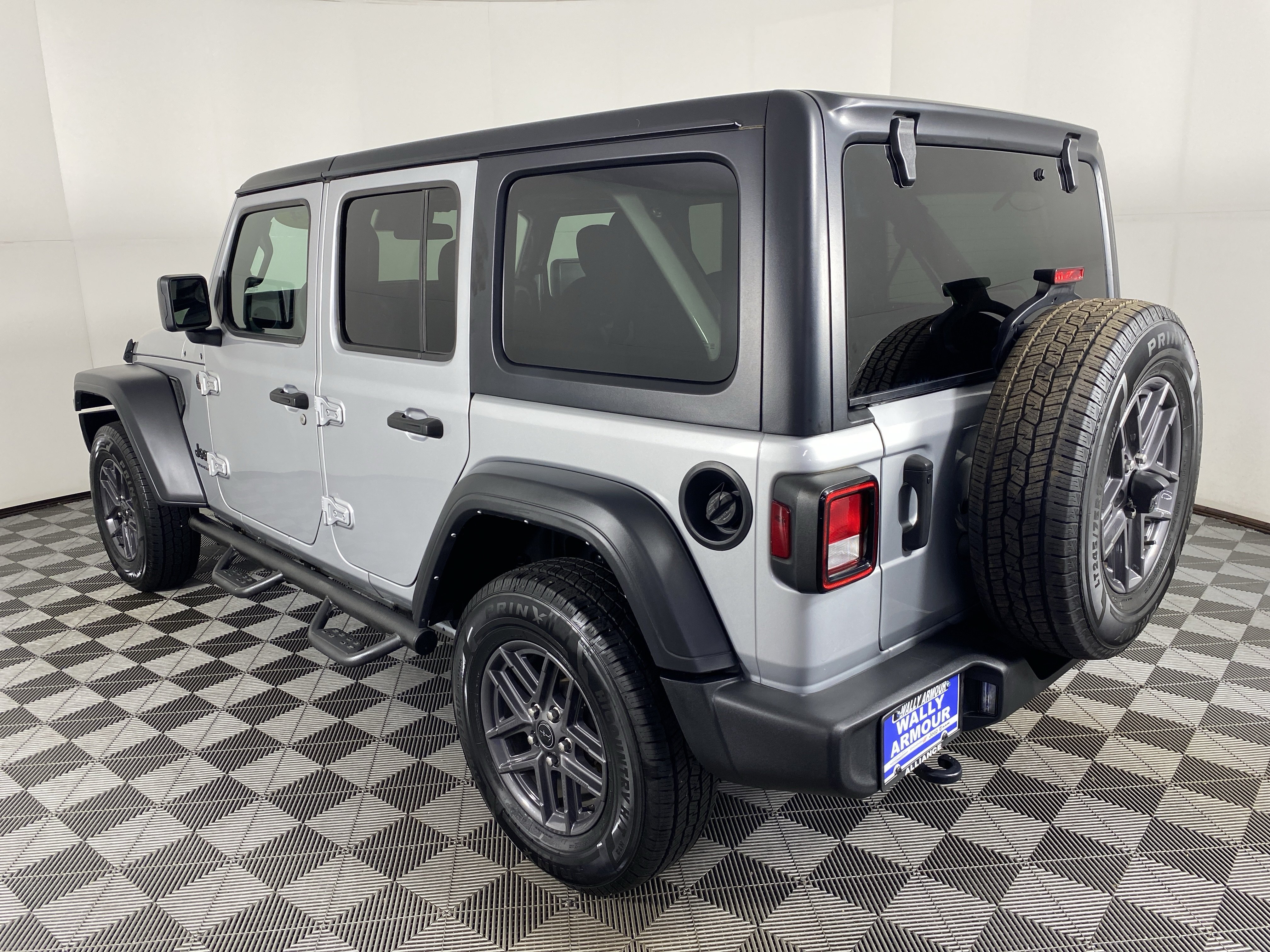 Used 2024 Jeep Wrangler Unlimited Sport AWD/4WD image 9