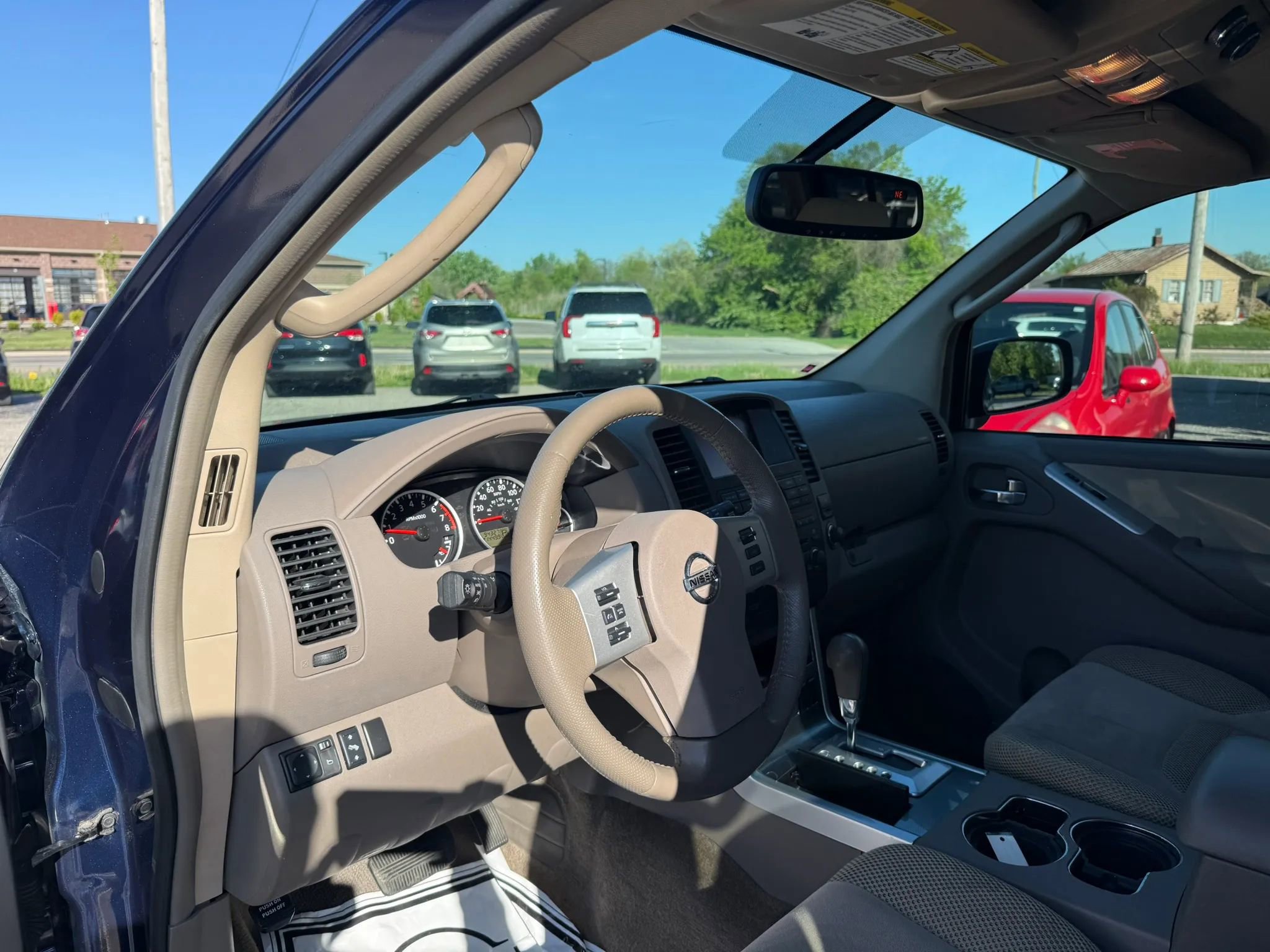 Used 2010 Nissan Pathfinder SE w/ SE Premium Journey Pkg RWD image 11