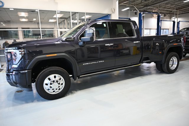 Used 2024 GMC Sierra 3500 Denali Ultimate image 13