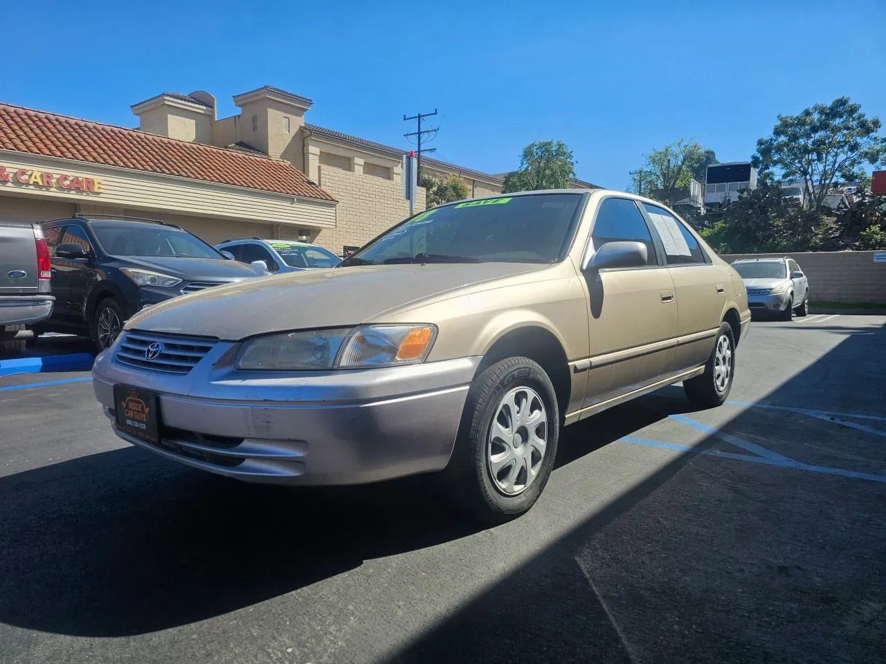 Used 1998 Toyota Camry LE FWD image 1