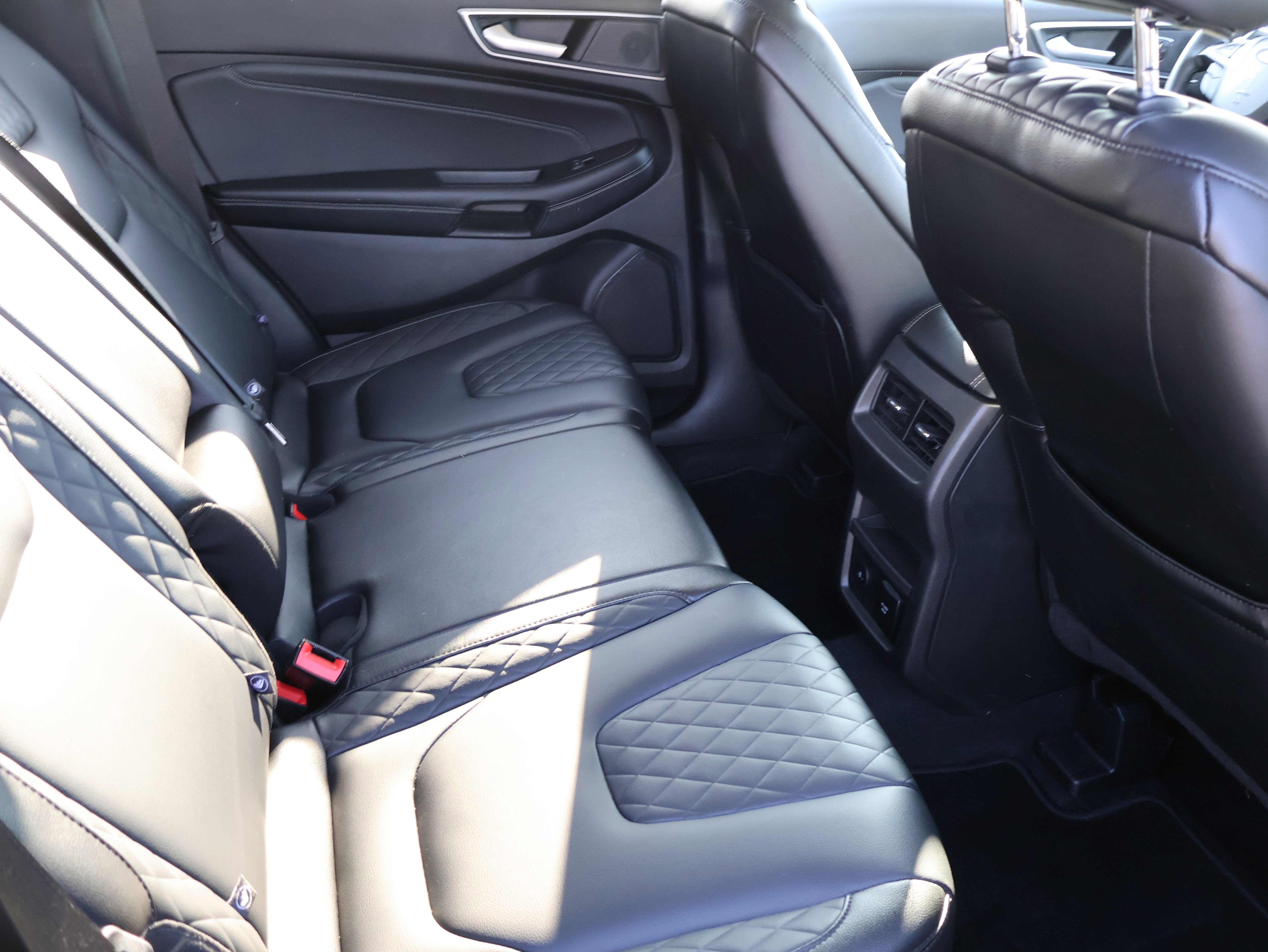 Used 2024 Ford Edge Titanium image 13