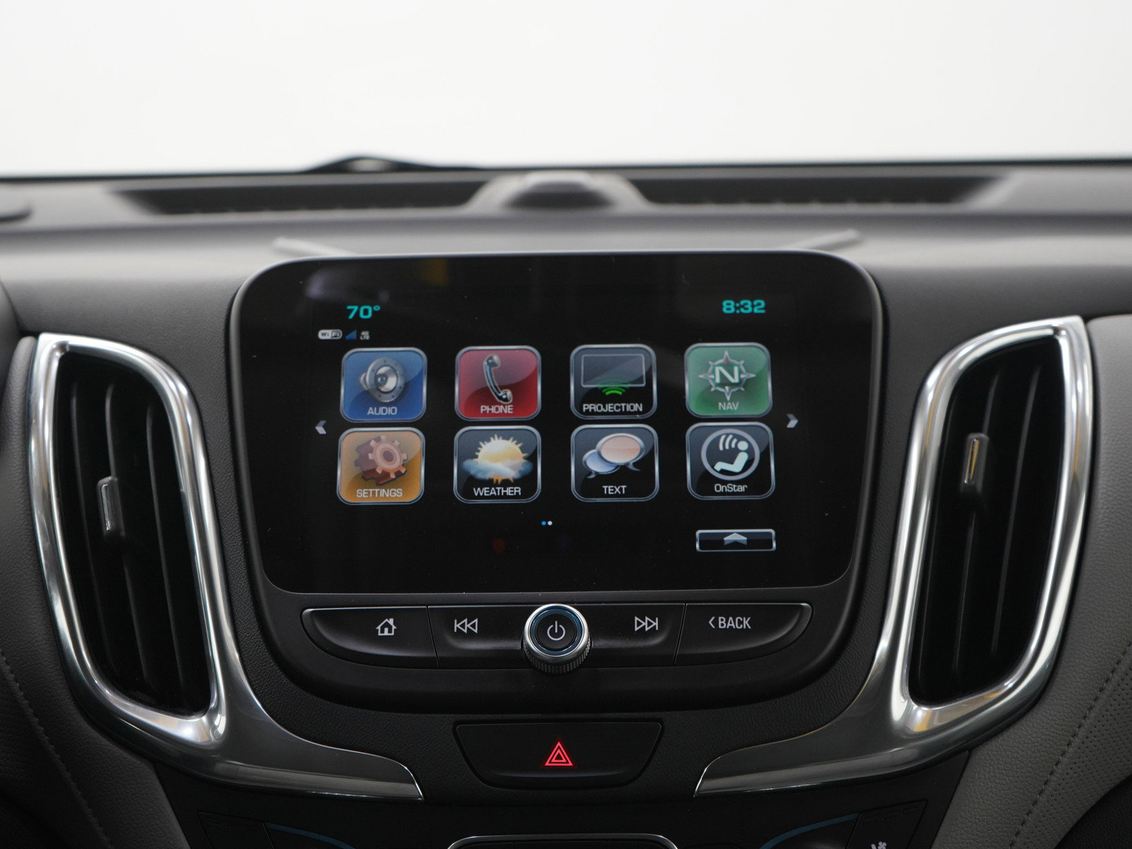 Used 2018 Chevrolet Equinox Premier w/ Infotainment II Package AWD/4WD image 17