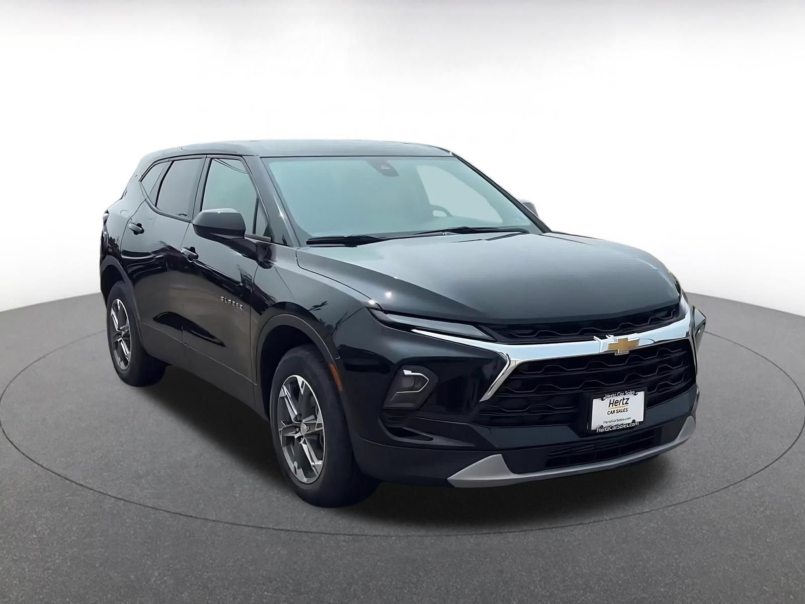 Used 2025 Chevrolet Blazer LT FWD image 3