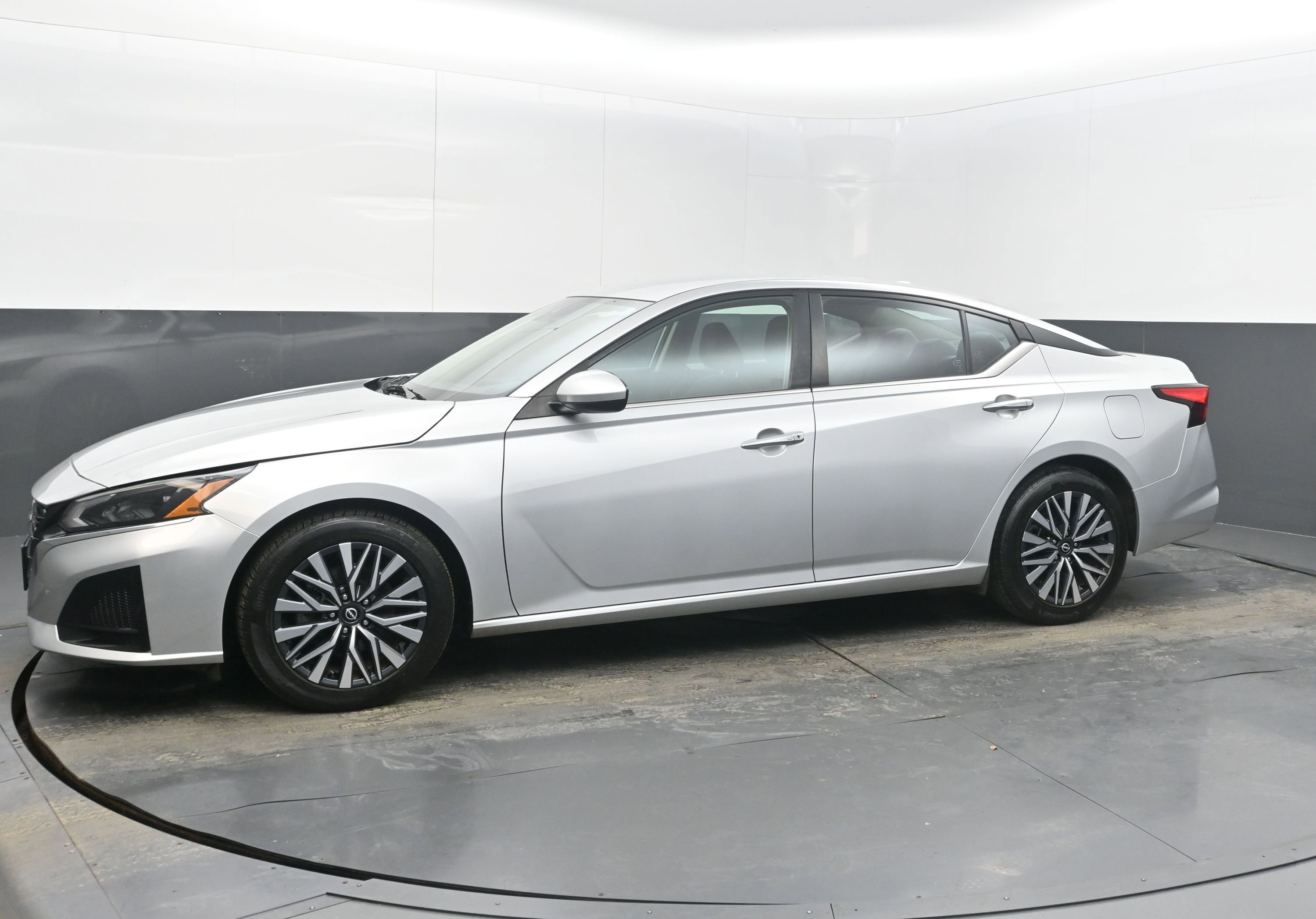 Used 2023 Nissan Altima 2.5 SV image 5