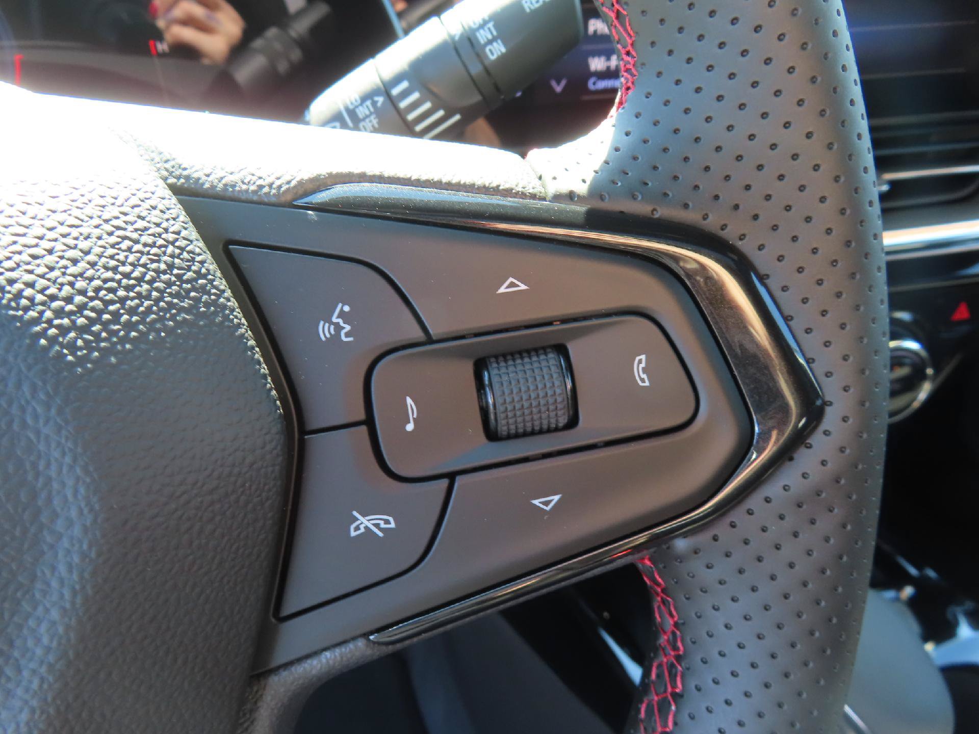 New 2026 Chevrolet Trax RS w/ Sunroof Package FWD image 19