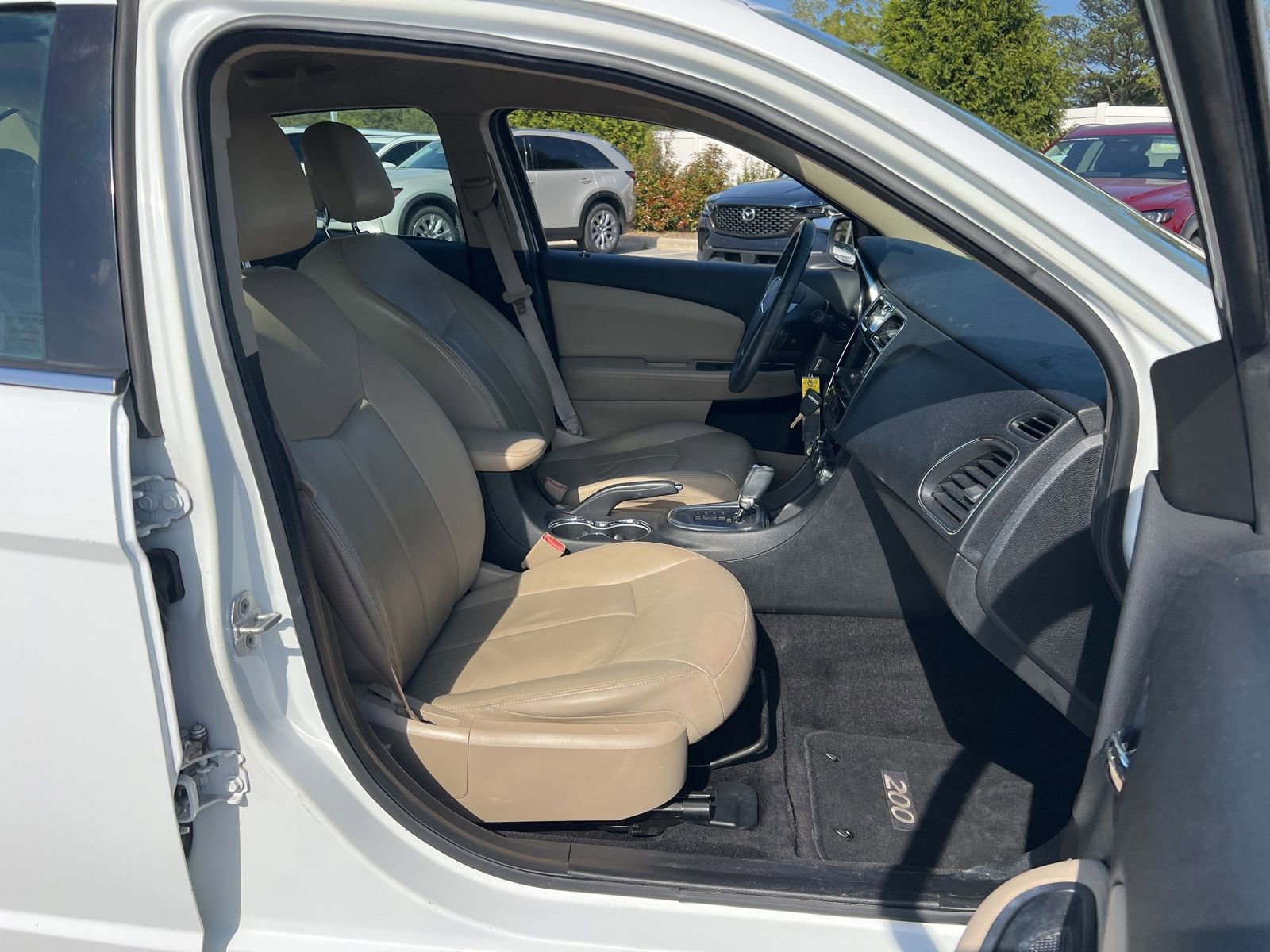 Used 2012 Chrysler 200 Limited image 29