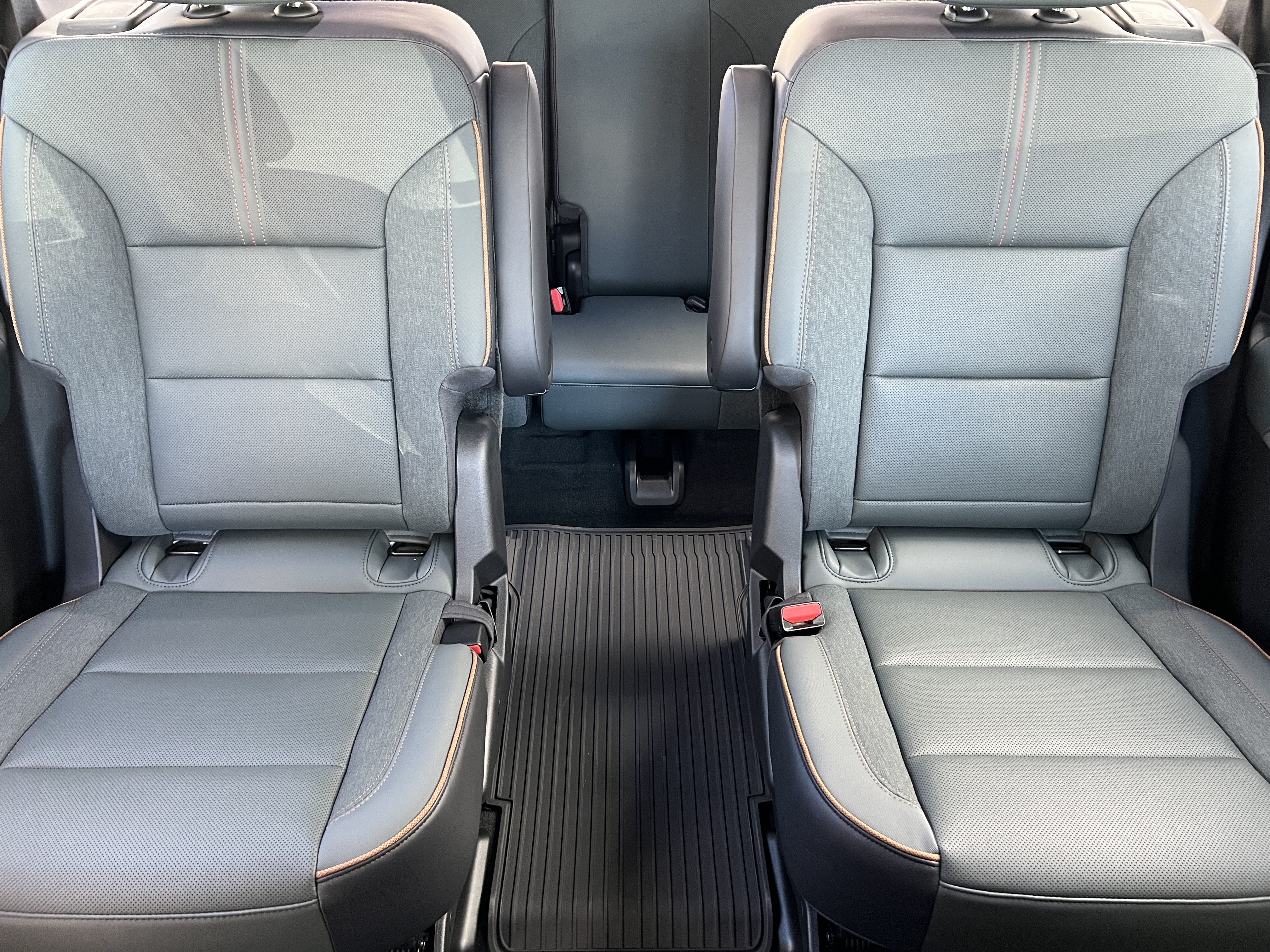 New 2026 GMC Acadia AT4 w/ Luxury Package AWD/4WD image 16