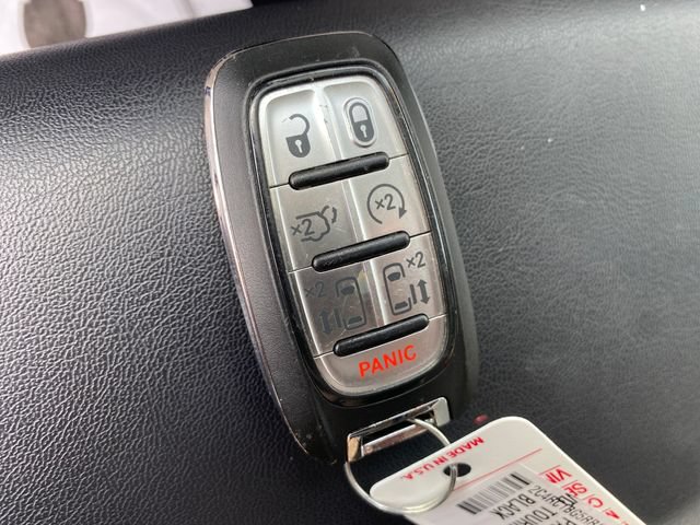 Used 2024 Chrysler Pacifica Touring-L FWD image 22