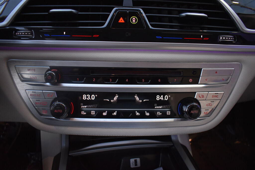 Used 2017 BMW 740i image 23