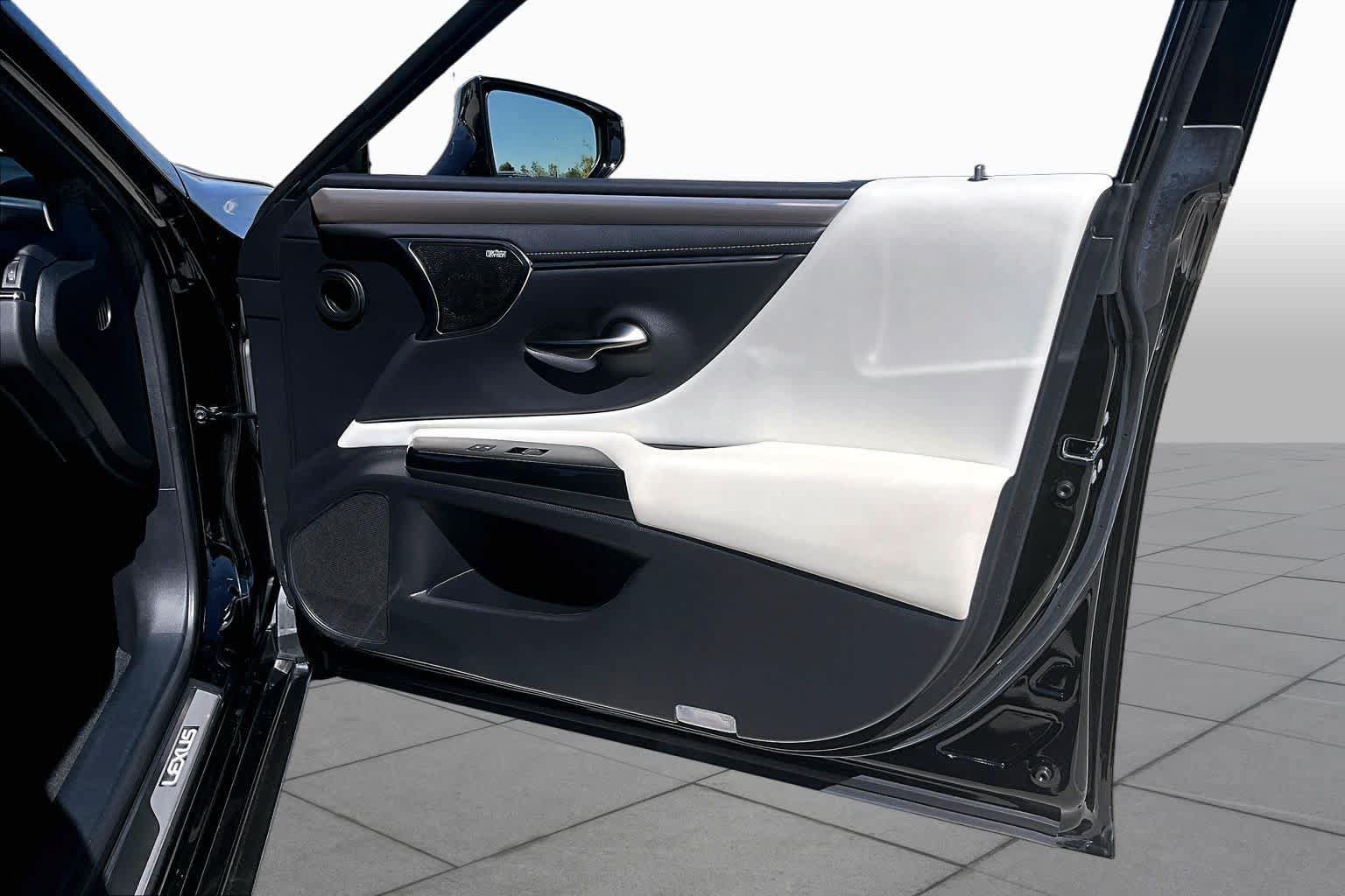 Used 2024 Lexus ES 350 F Sport w/ Accessory Package (Z2) FWD image 25