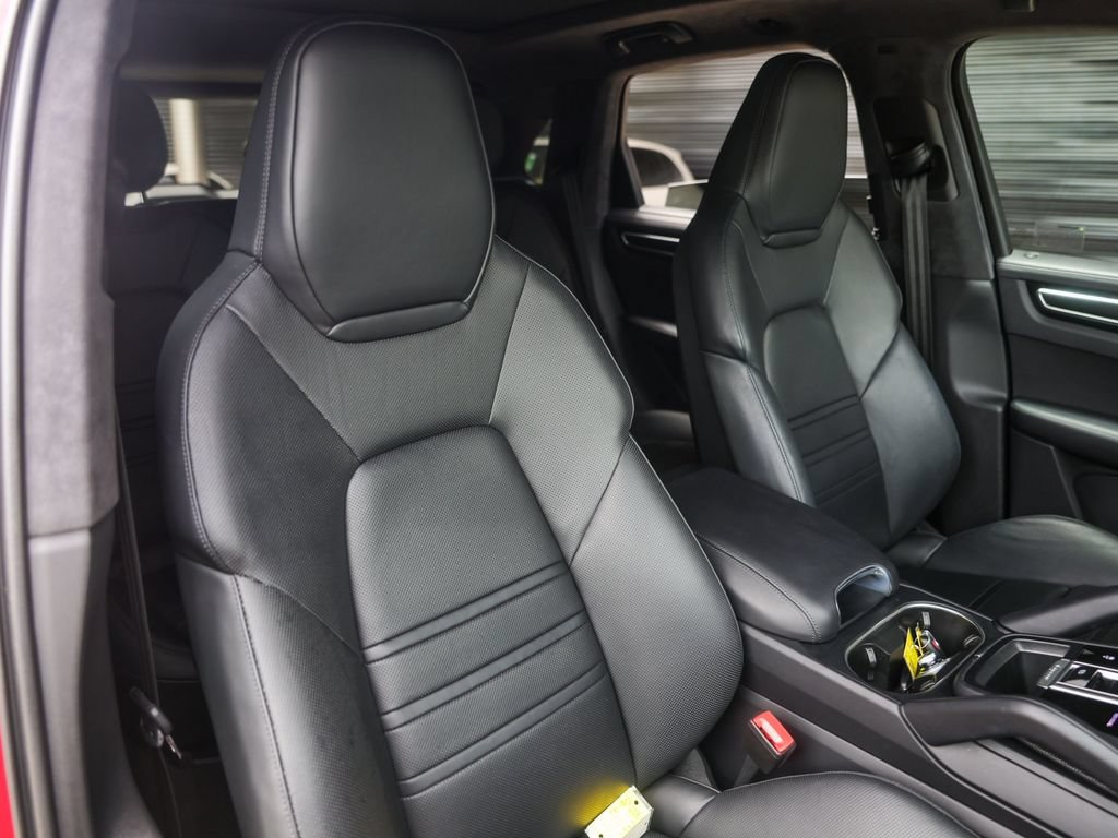 Certified 2023 Porsche Cayenne GTS AWD/4WD image 39