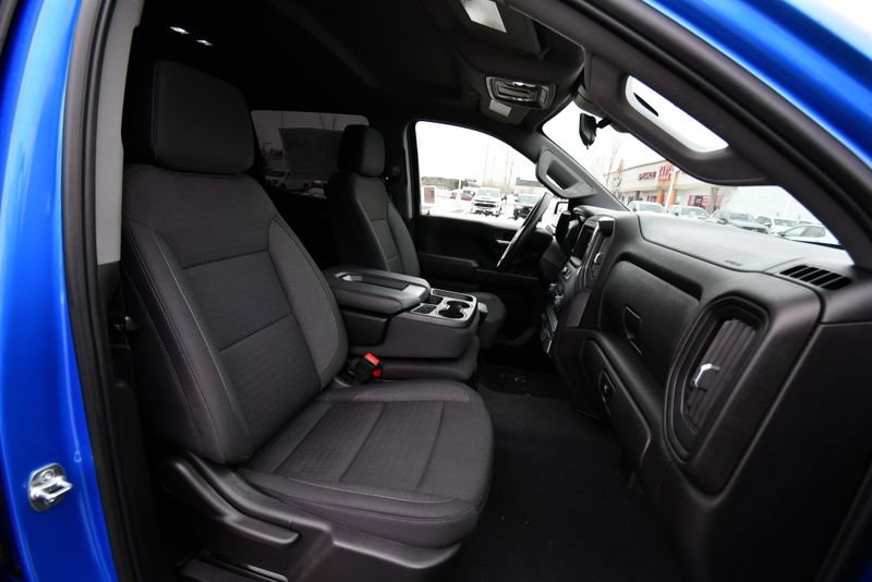 Used 2025 Chevrolet Silverado 1500 Custom w/ LPO, Dark Essentials Package AWD/4WD image 19