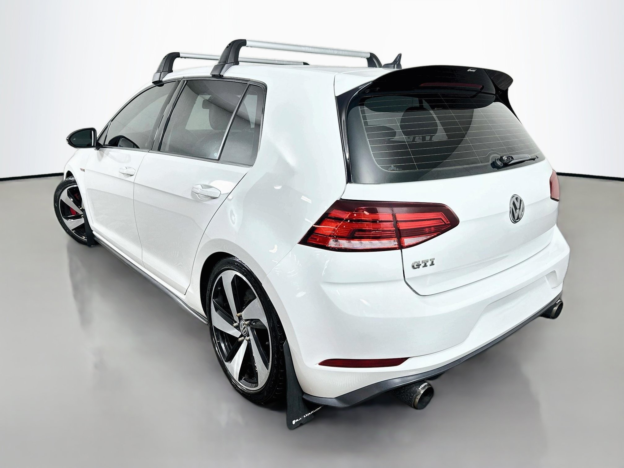 Used 2018 Volkswagen GTI SE w/ SE Leather Package FWD image 5