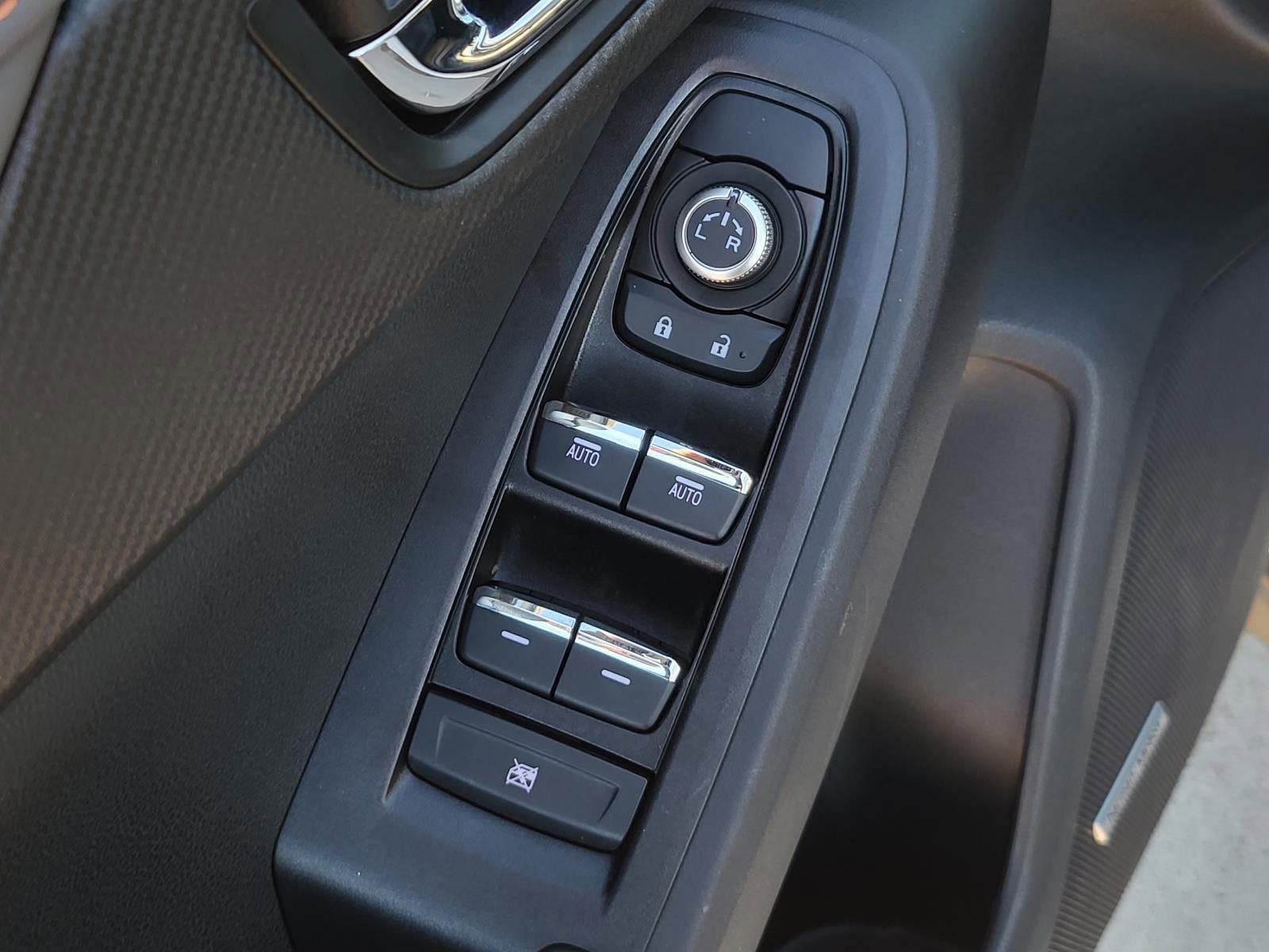 Certified 2025 Subaru Crosstrek 2.5i Limited w/ Crosstrek Mirror Package image 17