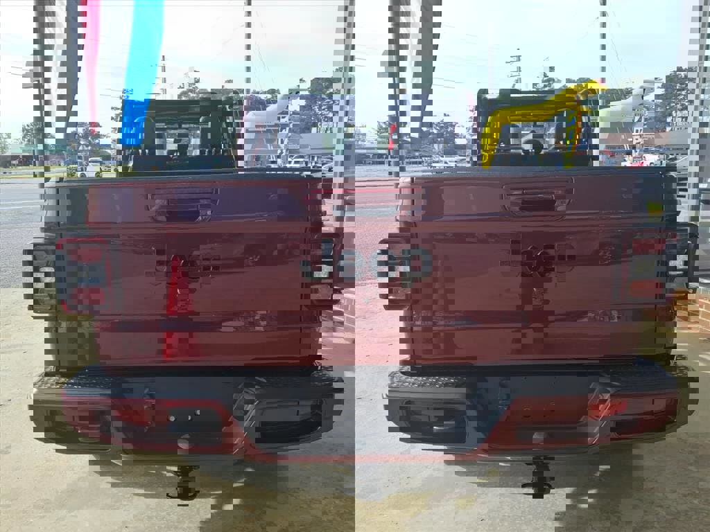 Used 2021 Jeep Gladiator Overland image 3