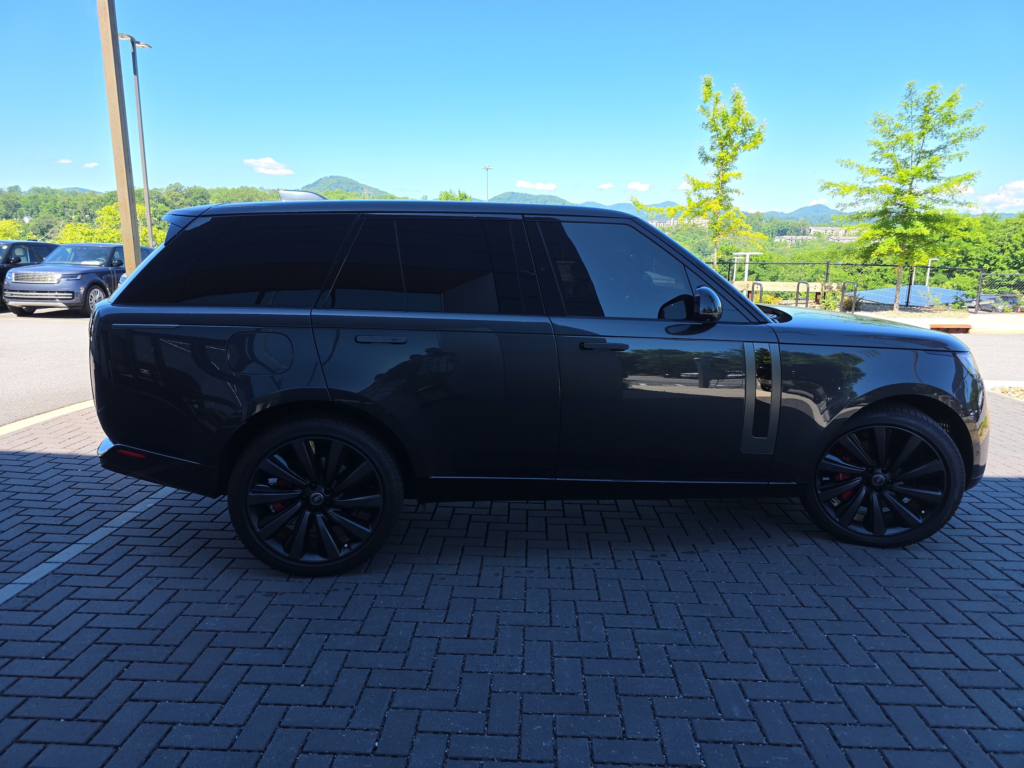 Certified 2023 Land Rover Range Rover SV AWD/4WD image 4